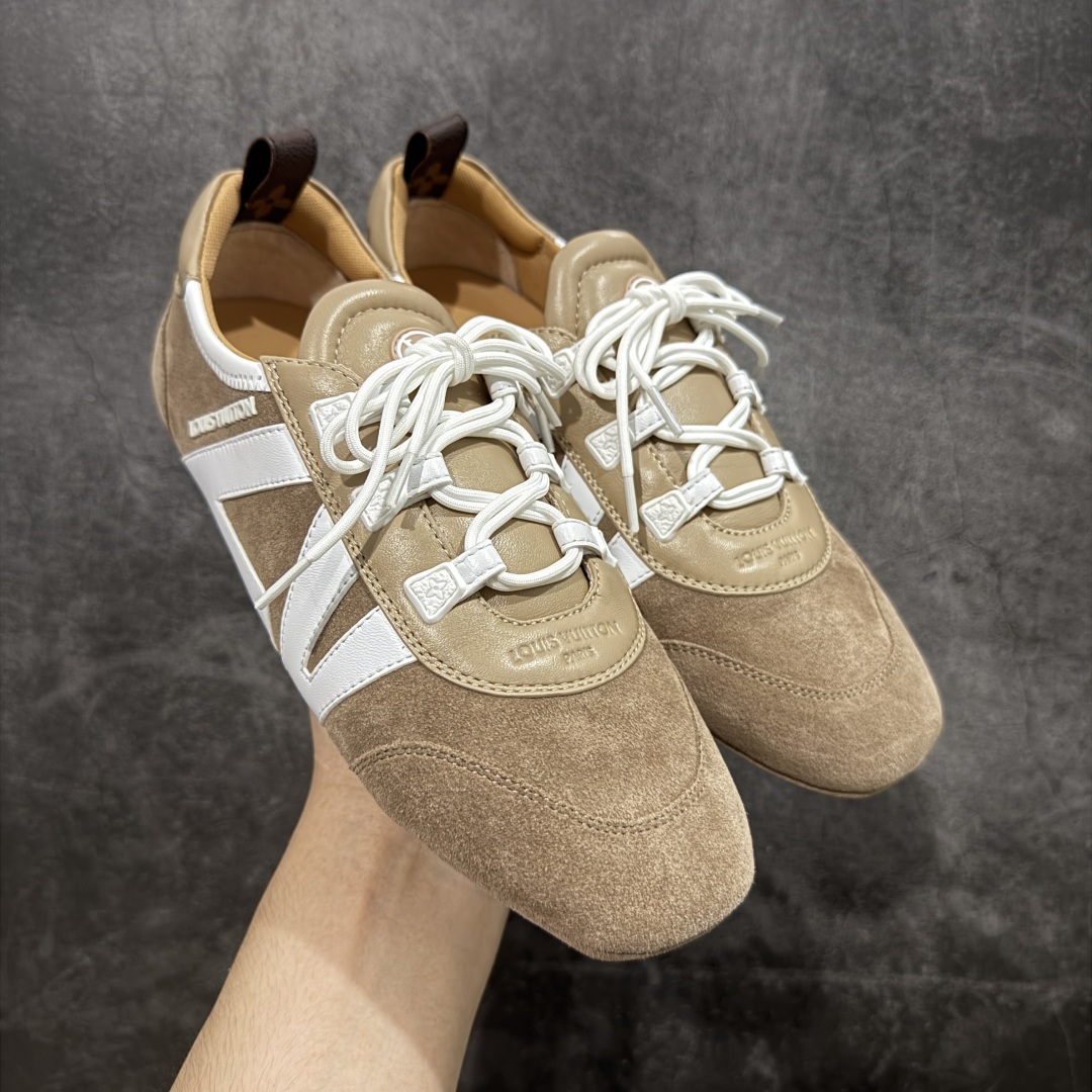 【专柜版/海淘代购】Louis Vuitton 春夏 Sneakerina LV 路易威登 系列运动鞋 德训鞋 平底鞋休闲鞋 海淘代购同渠道品质 高端零售 外贸充正专供 高端礼盒 市场最强级别没有之一💪🏻 原版购入开发 ZP级全套包装 完美楦型 正确卡色 质感媲美原版 细节与原版一致 请注意区分市面通货材 尺码:35 36 37 38 39 40-选品中心