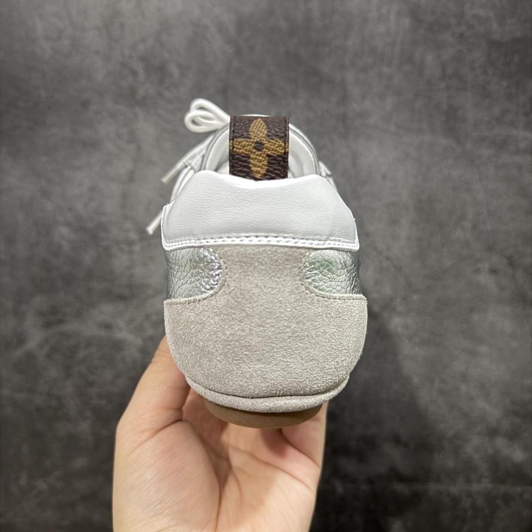 图片[4]-【专柜版/海淘代购】Louis Vuitton 春夏 Sneakerina LV 路易威登 系列运动鞋 德训鞋 平底鞋休闲鞋 海淘代购同渠道品质 高端零售 外贸充正专供 高端礼盒 市场最强级别没有之一💪🏻 原版购入开发 ZP级全套包装 完美楦型 正确卡色 质感媲美原版 细节与原版一致 请注意区分市面通货材 尺码：35 36 37 38 39 40-选品中心