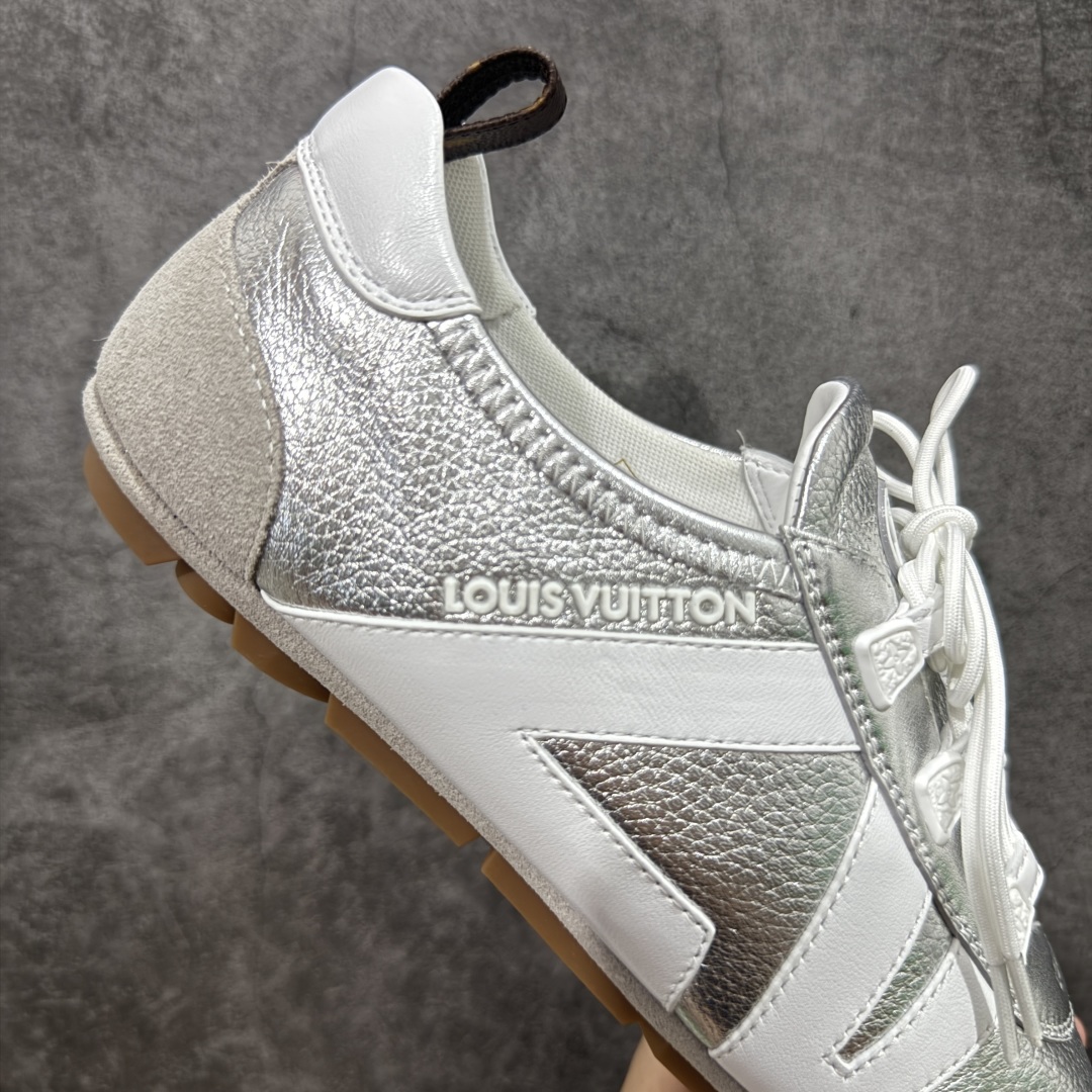 图片[7]-【专柜版/海淘代购】Louis Vuitton 春夏 Sneakerina LV 路易威登 系列运动鞋 德训鞋 平底鞋休闲鞋 海淘代购同渠道品质 高端零售 外贸充正专供 高端礼盒 市场最强级别没有之一💪🏻 原版购入开发 ZP级全套包装 完美楦型 正确卡色 质感媲美原版 细节与原版一致 请注意区分市面通货材 尺码：35 36 37 38 39 40-选品中心