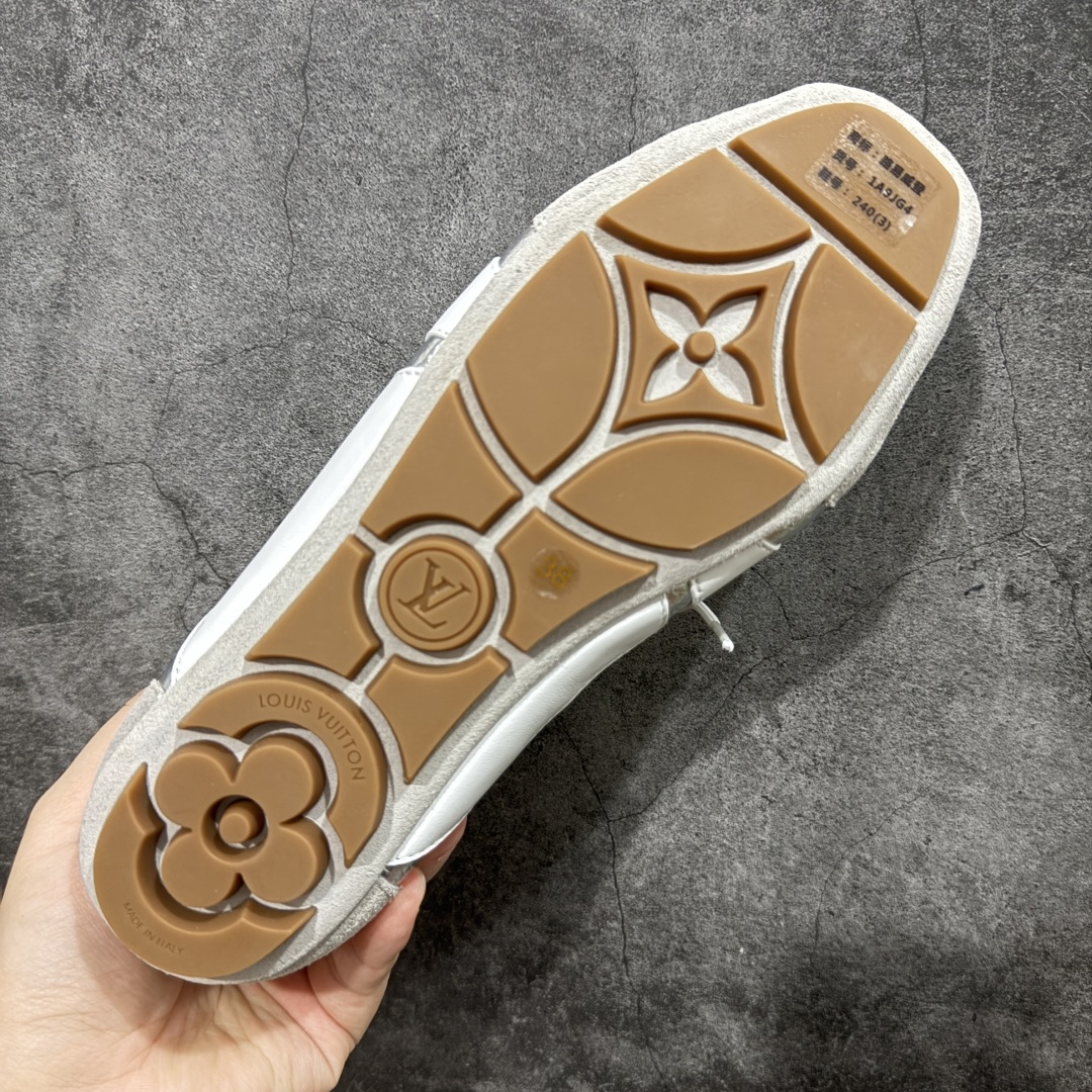 图片[9]-【专柜版/海淘代购】Louis Vuitton 春夏 Sneakerina LV 路易威登 系列运动鞋 德训鞋 平底鞋休闲鞋 海淘代购同渠道品质 高端零售 外贸充正专供 高端礼盒 市场最强级别没有之一💪🏻 原版购入开发 ZP级全套包装 完美楦型 正确卡色 质感媲美原版 细节与原版一致 请注意区分市面通货材 尺码：35 36 37 38 39 40-选品中心