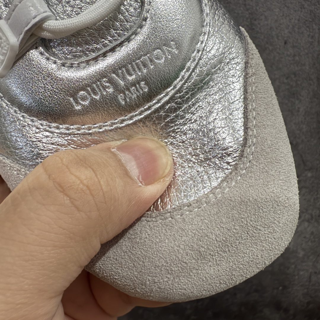 图片[5]-【专柜版/海淘代购】Louis Vuitton 春夏 Sneakerina LV 路易威登 系列运动鞋 德训鞋 平底鞋休闲鞋 海淘代购同渠道品质 高端零售 外贸充正专供 高端礼盒 市场最强级别没有之一💪🏻 原版购入开发 ZP级全套包装 完美楦型 正确卡色 质感媲美原版 细节与原版一致 请注意区分市面通货材 尺码：35 36 37 38 39 40-选品中心