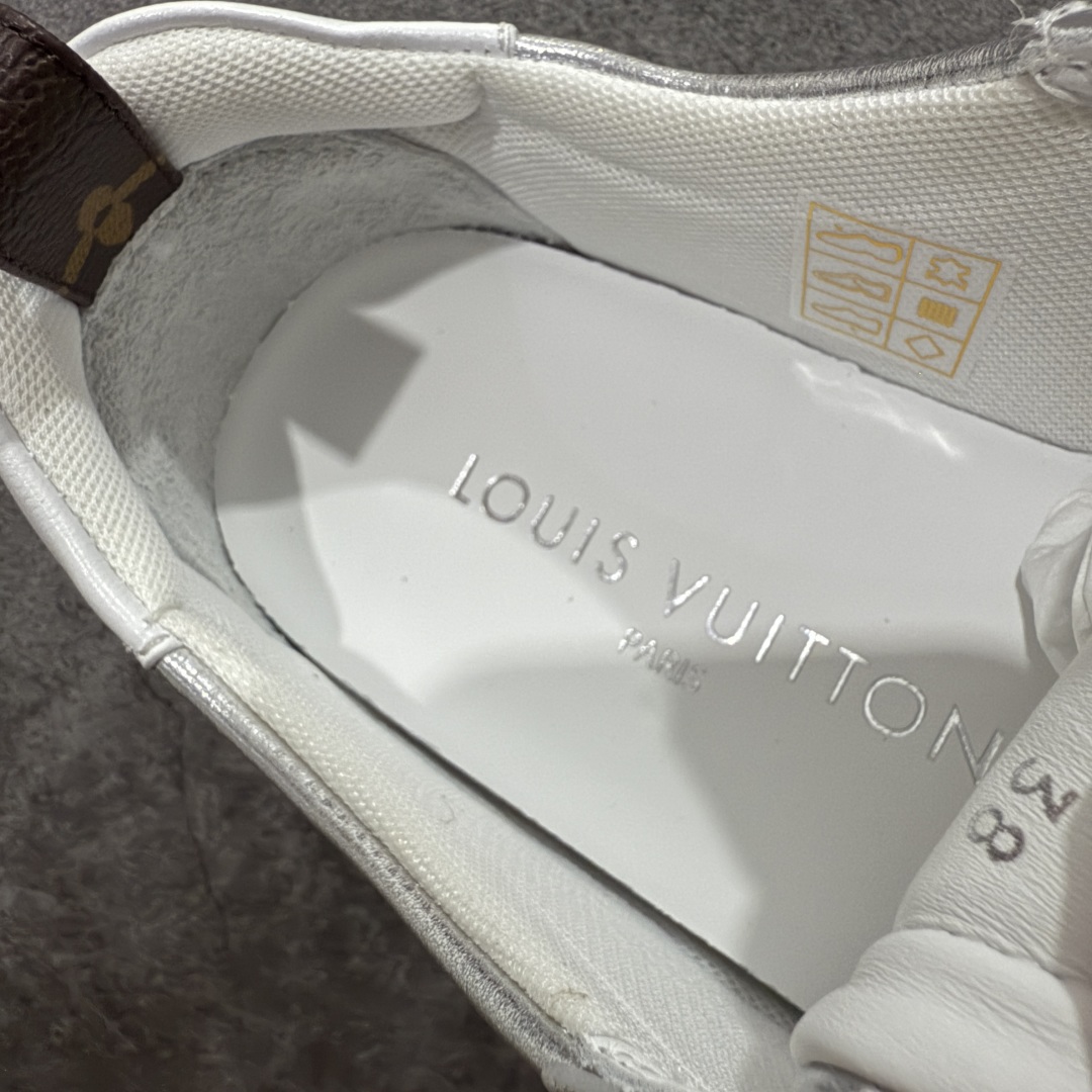 图片[8]-【专柜版/海淘代购】Louis Vuitton 春夏 Sneakerina LV 路易威登 系列运动鞋 德训鞋 平底鞋休闲鞋 海淘代购同渠道品质 高端零售 外贸充正专供 高端礼盒 市场最强级别没有之一💪🏻 原版购入开发 ZP级全套包装 完美楦型 正确卡色 质感媲美原版 细节与原版一致 请注意区分市面通货材 尺码：35 36 37 38 39 40-选品中心