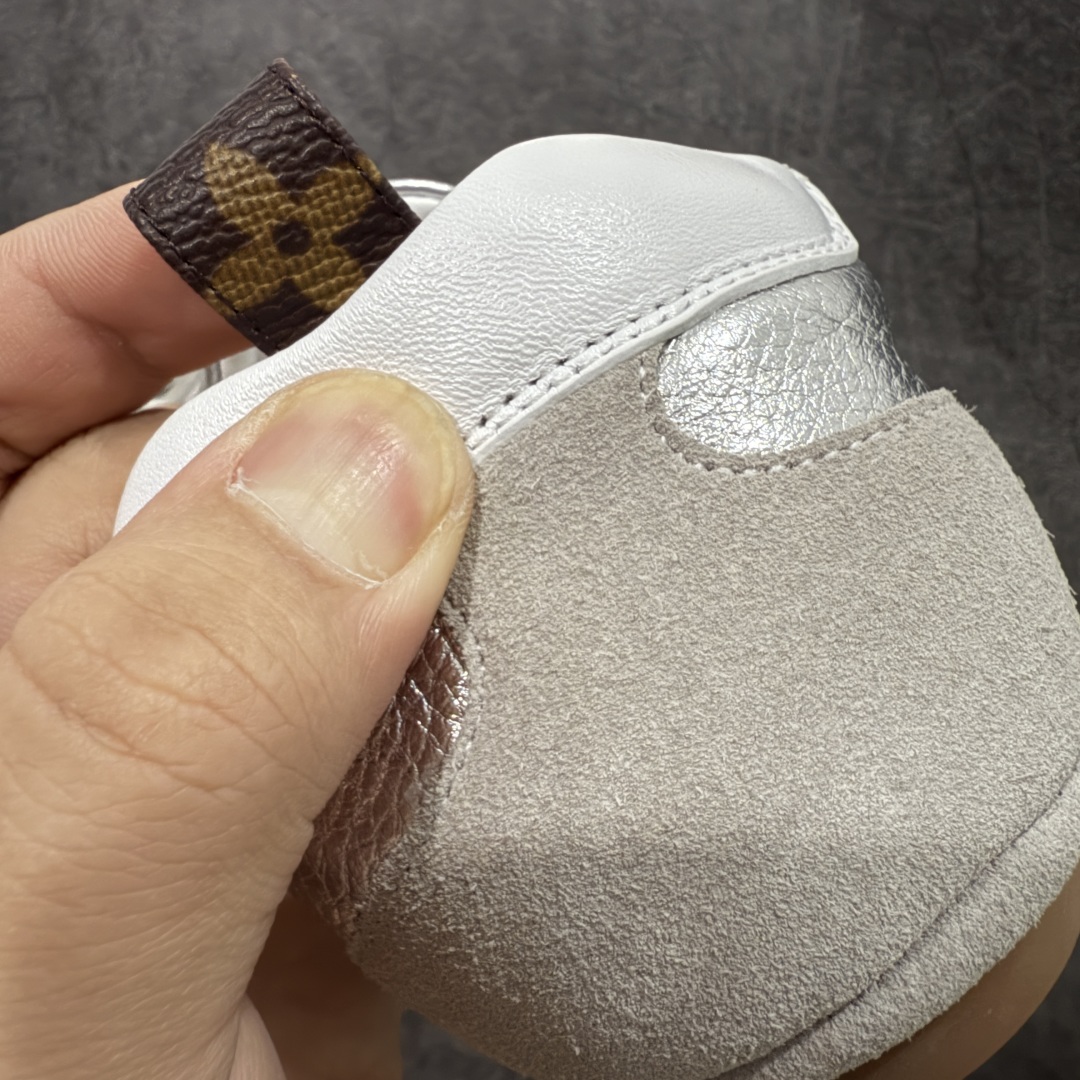 图片[2]-【专柜版/海淘代购】Louis Vuitton 春夏 Sneakerina LV 路易威登 系列运动鞋 德训鞋 平底鞋休闲鞋 海淘代购同渠道品质 高端零售 外贸充正专供 高端礼盒 市场最强级别没有之一💪🏻 原版购入开发 ZP级全套包装 完美楦型 正确卡色 质感媲美原版 细节与原版一致 请注意区分市面通货材 尺码：35 36 37 38 39 40-选品中心