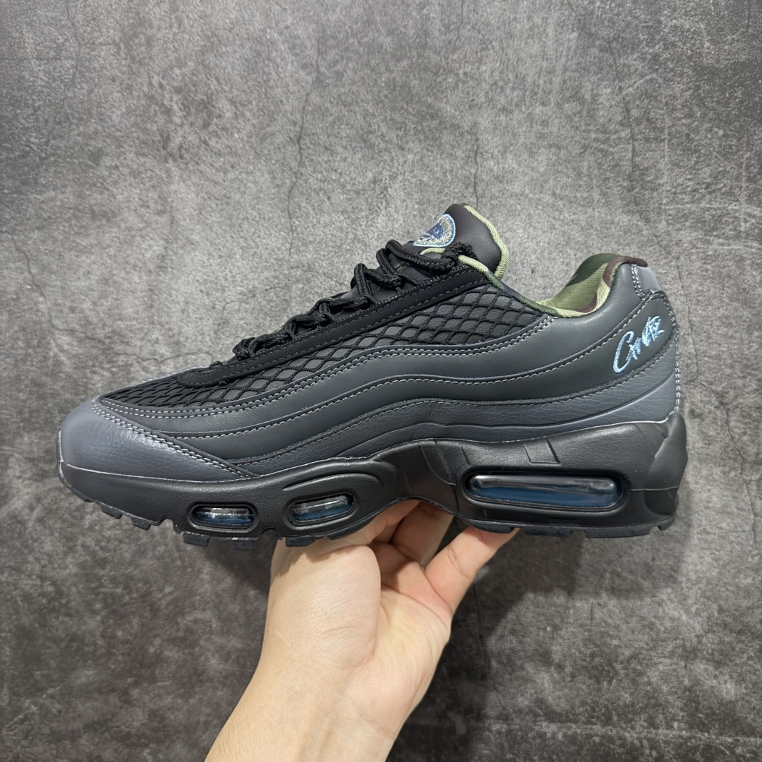图片[2]-【EM纯原/小绿x】Corteiz x NK Air Max 95 联名复古舒适气垫运动鞋 FB2709-002 全部配色 原鞋开发生产 高度还原 一眼ZP既视感 男女鞋真标半码制 原楦原纸版数据开发 环保进口透气牛皮革材质 高弹EVA缓震中底组合开窗式Air气垫装置 外置防滑耐磨橡胶外底❗ 尺码：36 37.5 38 38.5 39 40 40.5 41 42 42.5 43 44 44.5 45 46 47.5-选品中心