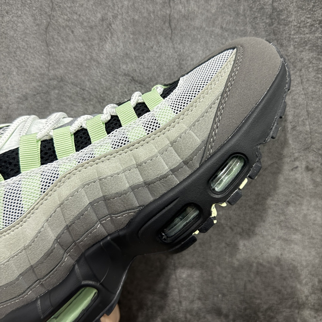 图片[6]-【EM纯原/小绿x】NK Air Max 95 OG 联名复古舒适气垫运动鞋 CD7495-101 全部配色 原鞋开发生产 高度还原 一眼ZP既视感 男女鞋真标半码制 原楦原纸版数据开发 环保进口透气牛皮革材质 高弹EVA缓震中底组合开窗式Air气垫装置 外置防滑耐磨橡胶外底❗ 尺码：36 37.5 38 38.5 39 40 40.5 41 42 42.5 43 44 44.5 45 46 47.5-选品中心