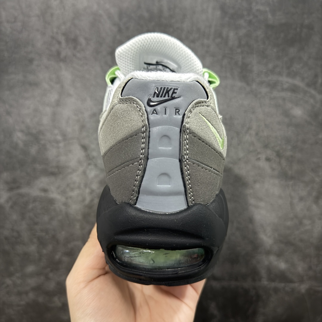 图片[4]-【EM纯原/小绿x】NK Air Max 95 OG 联名复古舒适气垫运动鞋 CD7495-101 全部配色 原鞋开发生产 高度还原 一眼ZP既视感 男女鞋真标半码制 原楦原纸版数据开发 环保进口透气牛皮革材质 高弹EVA缓震中底组合开窗式Air气垫装置 外置防滑耐磨橡胶外底❗ 尺码：36 37.5 38 38.5 39 40 40.5 41 42 42.5 43 44 44.5 45 46 47.5-选品中心