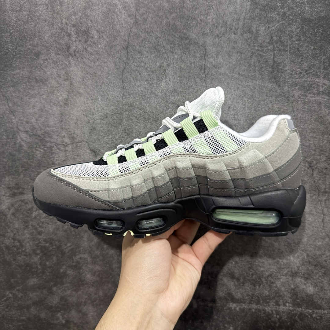 图片[2]-【EM纯原/小绿x】NK Air Max 95 OG 联名复古舒适气垫运动鞋 CD7495-101 全部配色 原鞋开发生产 高度还原 一眼ZP既视感 男女鞋真标半码制 原楦原纸版数据开发 环保进口透气牛皮革材质 高弹EVA缓震中底组合开窗式Air气垫装置 外置防滑耐磨橡胶外底❗ 尺码：36 37.5 38 38.5 39 40 40.5 41 42 42.5 43 44 44.5 45 46 47.5-选品中心