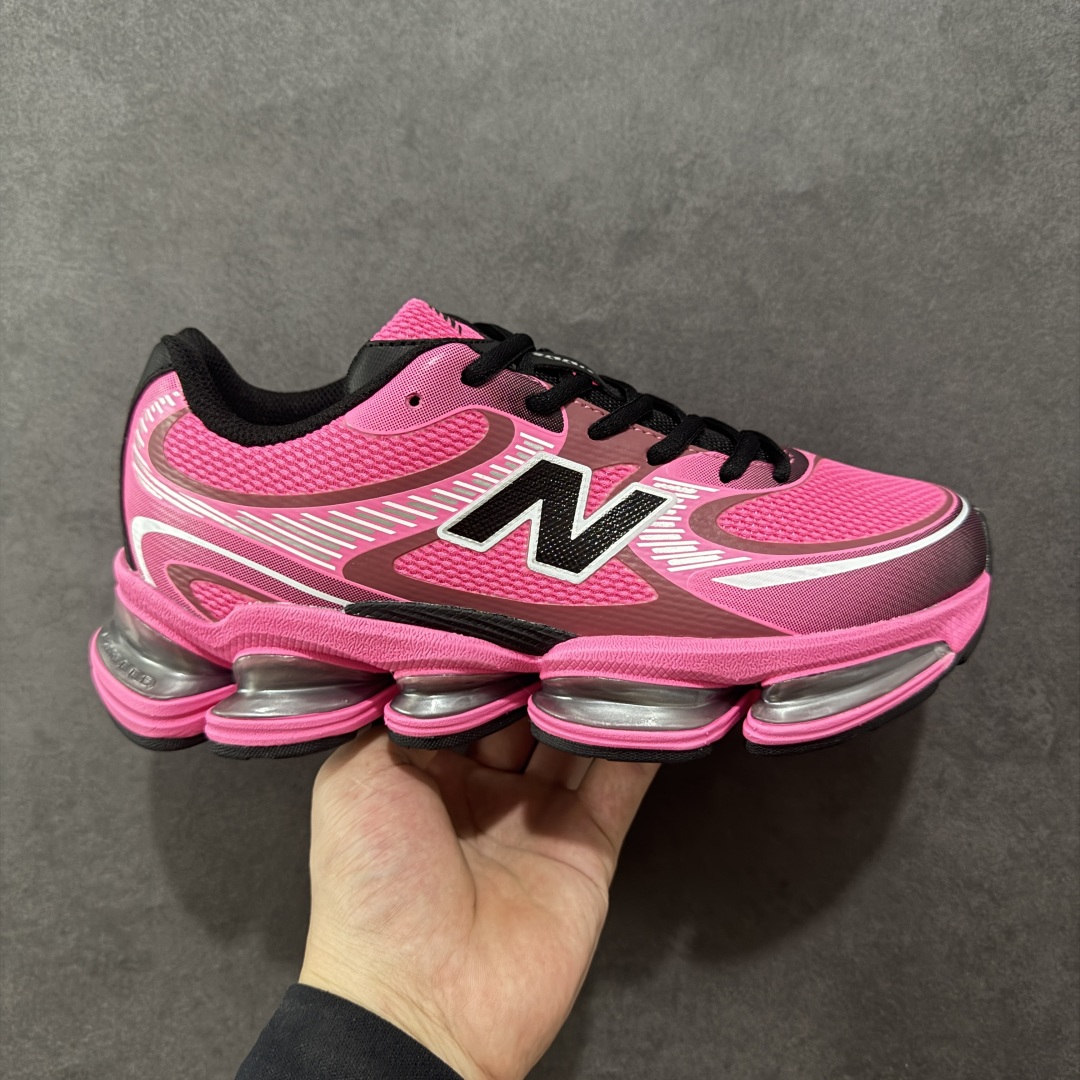 【纯原C版】New Balance 新百伦 NB2000 网面休闲鞋 复古还要机能,NB官方重磅新品。一款融合复古设计与现代科技的跑鞋,以其经典的造型和舒适脚感,成为2025年复古潮流爱好的推荐单品。 极具视觉冲击力的5根ABZORB单元,以及无缝鞋面的设计,加上3M反光材质的装饰,比之前推出的9060系列更夸张,更具未来感。 货号:U2000DB 尺码:36-45-选品中心