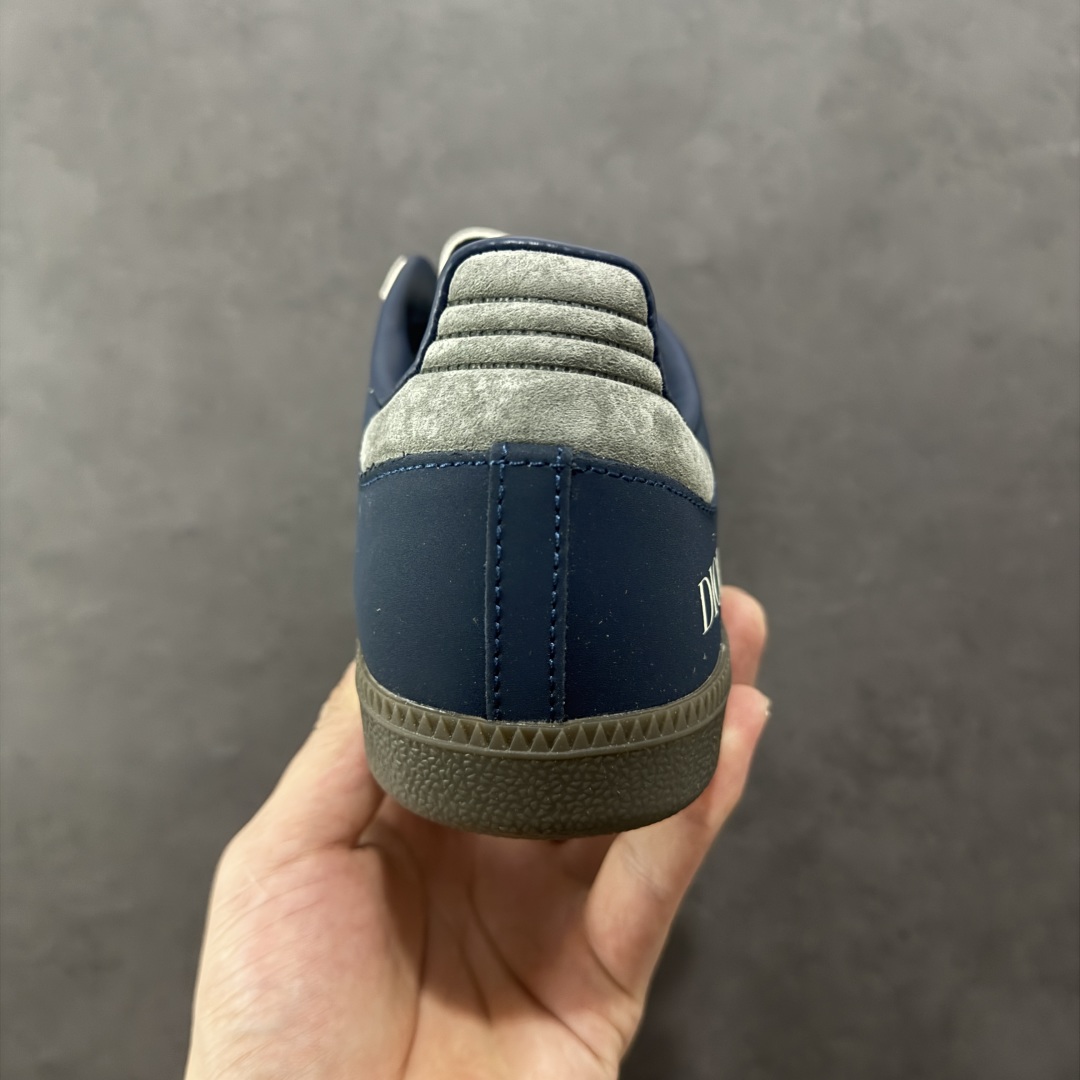 图片[4]-【定制版】Dior x Ad Samba Og 定制配色 迪奥联名 阿迪桑巴系列徳训风低帮百搭休闲板鞋 DX0007 定制鞋盒 大厂流水作业生产 超高清洁度 皮料切割干净无任何毛边 细节完美   尺码：36 36.5 37.5 38 38.5 39 40 40.5 41 42 42.5 43 44 44.5 45-选品中心