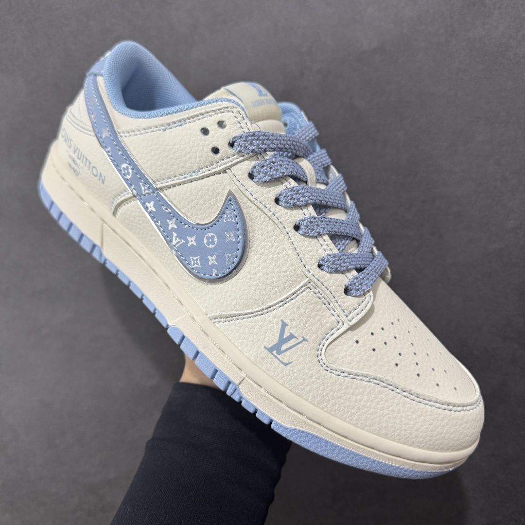图片[3]-【定制版】Louis Vuitton x Nk SB Dunk Low 定制配色 Lv联名 Dunk系列复古低帮休闲百搭板鞋 JY6988-109 公司级版本 定制鞋盒 大厂流水作业生产 超高清洁度 皮料切割干净无任何毛边 细节完美   尺码：36 36.5 37.5 38 38.5 39 40 40.5 41 42 42.5 43 44 44.5 45-选品中心