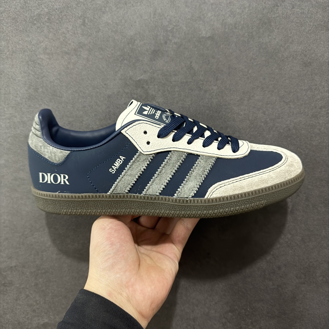 【定制版】Dior x Ad Samba Og 定制配色 迪奥联名 阿迪桑巴系列徳训风低帮百搭休闲板鞋 DX0007 定制鞋盒 大厂流水作业生产 超高清洁度 皮料切割干净无任何毛边 细节完美   尺码:36 36.5 37.5 38 38.5 39 40 40.5 41 42 42.5 43 44 44.5 45-选品中心