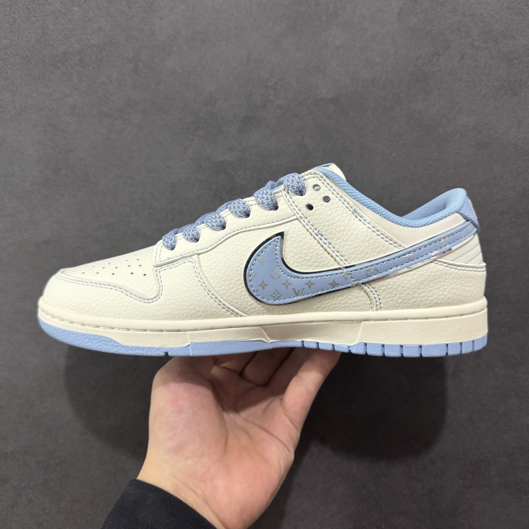 图片[2]-【定制版】Louis Vuitton x Nk SB Dunk Low 定制配色 Lv联名 Dunk系列复古低帮休闲百搭板鞋 JY6988-109 公司级版本 定制鞋盒 大厂流水作业生产 超高清洁度 皮料切割干净无任何毛边 细节完美   尺码：36 36.5 37.5 38 38.5 39 40 40.5 41 42 42.5 43 44 44.5 45-选品中心