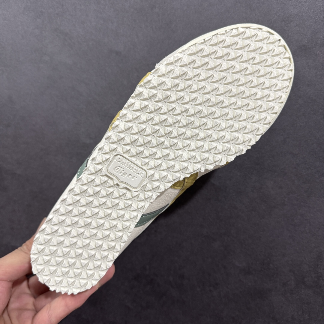 图片[9]-【公司级】Asics Onitsuka Tiger MEXICO 66 亚瑟士鬼冢虎复古经典板鞋 头层材料 质感柔软度满分 长期生产补货永不断码 超成熟稳定的做工品控 原装全套纸板楦头开发 原汁原味 完美呈现版型 私模正确鞋底咬花纹路 一比一鞋头弧度高度鞋身弧度 绝不口嗨 细节品控鞋型随意秒杀市面 原档咬花纹路私模大底 一个单元有六个三角形 总体形拼接呈现花瓣状 官方四联吊牌 原装Ortholite轻量化鞋垫 原盒原配 质保卡 说明书 钢印防尘纸 纸板中底带钢印 乳胶组合鞋垫 支持全方位的对比专柜 产品从款式颜色造型上体现出追求舒适和细节的完美 鞋类更是推崇手工制作的严谨与完美 融舒适性与可穿性的设计风格 注重细节的完美和别致魅力 既保持稳重 又不失轻松的时尚感 尺码：36 37 37.5 38 39 39.5 40 40.5 41.5 42 42.5 43.5 44 45-选品中心