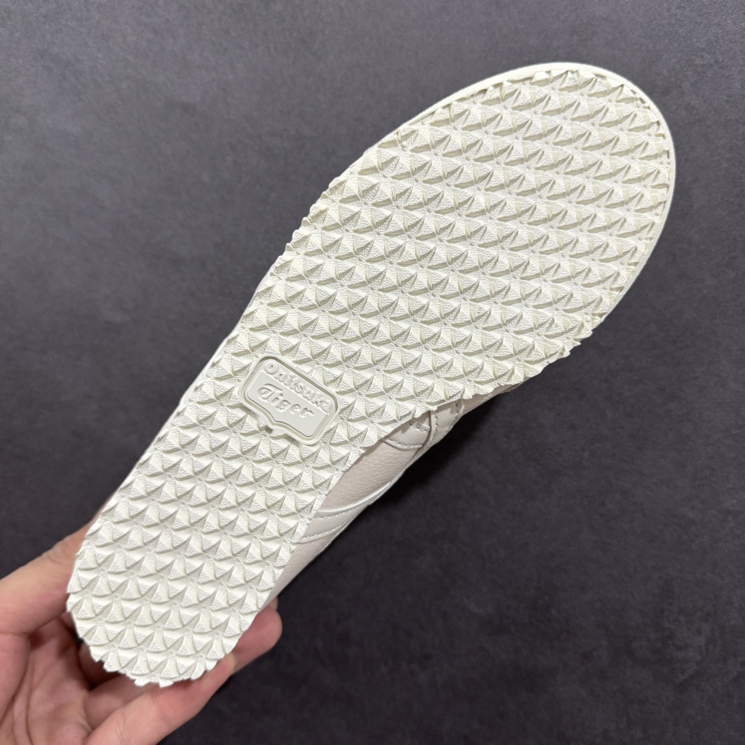 图片[9]-【公司级】Asics Onitsuka Tiger MEXICO 66 亚瑟士鬼冢虎复古经典板鞋 头层材料 质感柔软度满分 长期生产补货永不断码 超成熟稳定的做工品控 原装全套纸板楦头开发 原汁原味 完美呈现版型 私模正确鞋底咬花纹路 一比一鞋头弧度高度鞋身弧度 绝不口嗨 细节品控鞋型随意秒杀市面 原档咬花纹路私模大底 一个单元有六个三角形 总体形拼接呈现花瓣状 官方四联吊牌 原装Ortholite轻量化鞋垫 原盒原配 质保卡 说明书 钢印防尘纸 纸板中底带钢印 乳胶组合鞋垫 支持全方位的对比专柜 产品从款式颜色造型上体现出追求舒适和细节的完美 鞋类更是推崇手工制作的严谨与完美 融舒适性与可穿性的设计风格 注重细节的完美和别致魅力 既保持稳重 又不失轻松的时尚感 尺码：36 37 37.5 38 39 39.5 40 40.5 41.5 42 42.5 43.5 44 45-选品中心