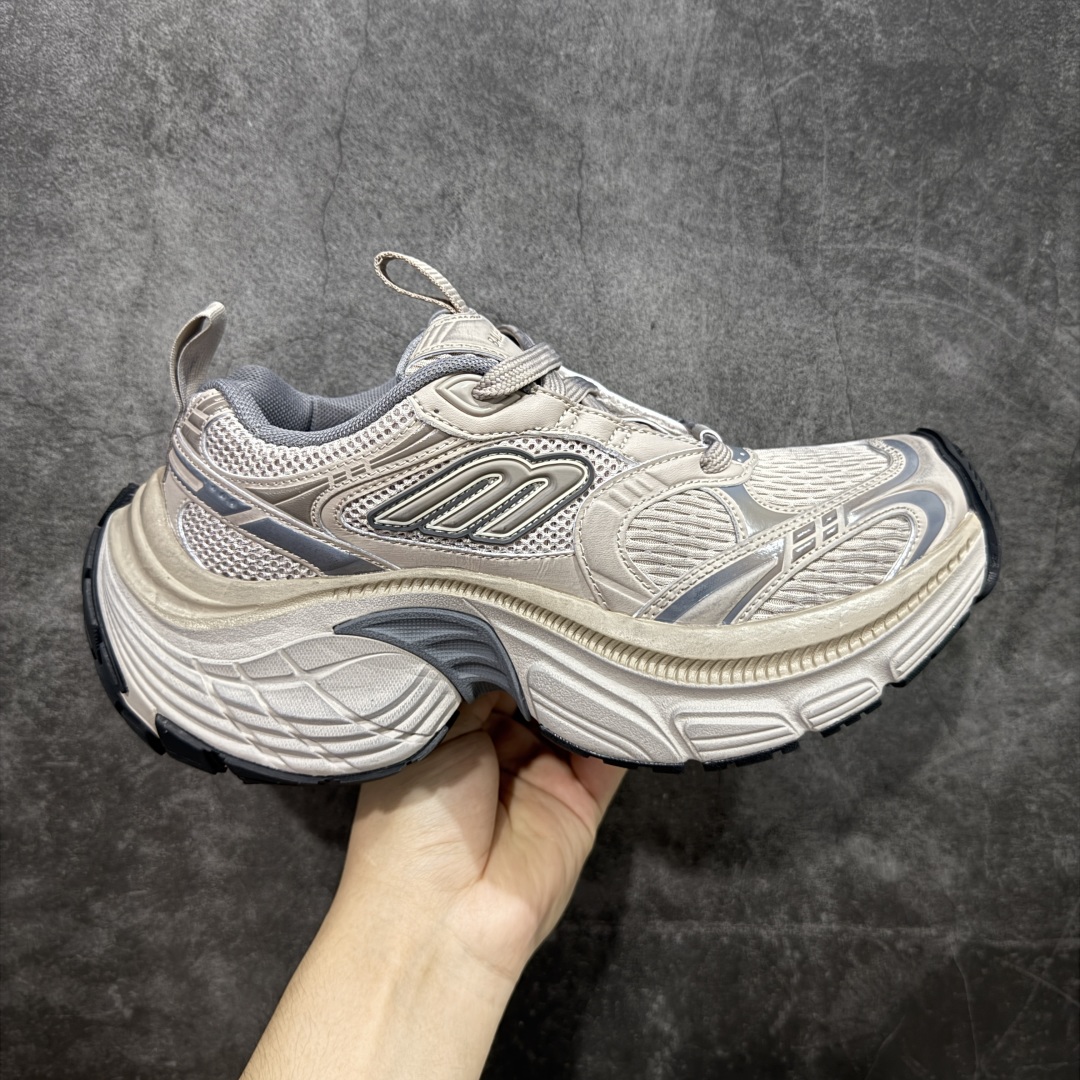 【纯原OK版本】Balenciaga 巴黎世家 6XL 复古老爹鞋 专柜同步包装 原装大盒 全套原纸板楦头开发 最原汁原味的灵魂版型 全鞋荧光划线卡点 胶水把控整洁度追求极致完美 每一双都是工艺品 多重QC质检 实实在在的免检产品 原盒原配 正确字体电绣 粗细、位置、大小正确 侧边TPU 透气孔匹配意产原版 正确分离大底 TPU软底 原版一致大底LOGO 立体感十足 尺码:35 36 37 38 39 40 41 42 43 44 45 46 偏大-选品中心