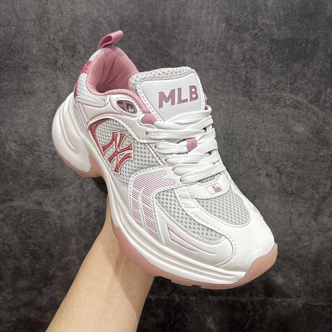 图片[3]-【纯原版】MLB Winner Chunky 25新款 NY百搭舒适休闲潮流运动厚底增高 防滑耐磨 低帮 老爹鞋白粉色 潮流厚底时尚街头赛博老爹鞋 MLB官方同步出货 虞书欣等众多潮流明星同款 高弹双层MD大底 原楦原档案数据开发版型（完美鞋头弧度/后套收口效果🆚市面文案版本‼️） 原厂立体填充鞋舌海绵 中底注胶孔原数据开发模具大底原厂转印标市面上唯一纯原版本 原材料打造 内增高6cm 原厂1：1模具开发 原厂进口纳米材质 原厂 全套手提袋 原盒雷射防伪标包装 天猫订单品质 官网尺码：35 36 36.5 37.5 38 38.5 39 40-选品中心
