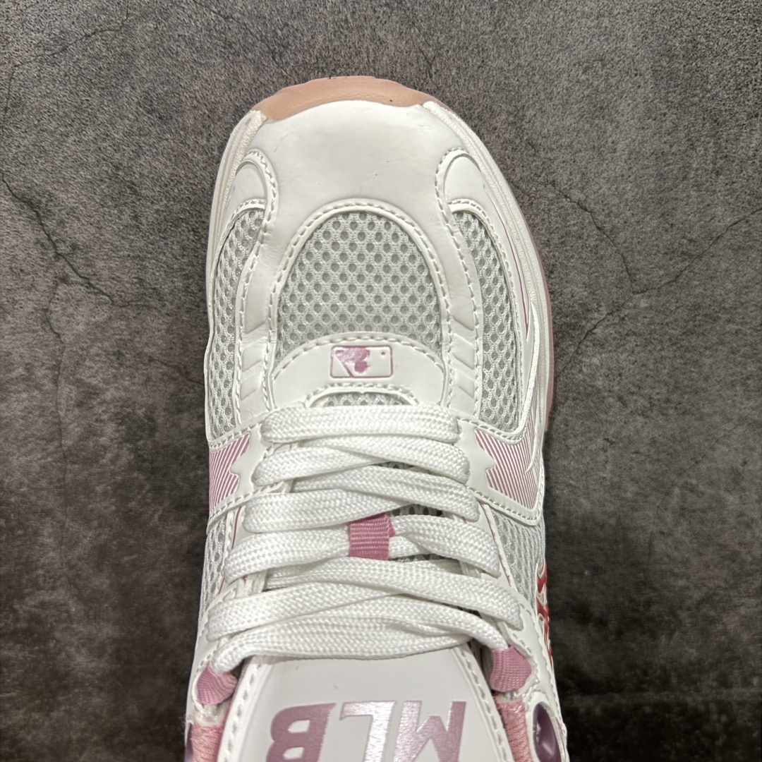图片[5]-【纯原版】MLB Winner Chunky 25新款 NY百搭舒适休闲潮流运动厚底增高 防滑耐磨 低帮 老爹鞋白粉色 潮流厚底时尚街头赛博老爹鞋 MLB官方同步出货 虞书欣等众多潮流明星同款 高弹双层MD大底 原楦原档案数据开发版型（完美鞋头弧度/后套收口效果🆚市面文案版本‼️） 原厂立体填充鞋舌海绵 中底注胶孔原数据开发模具大底原厂转印标市面上唯一纯原版本 原材料打造 内增高6cm 原厂1：1模具开发 原厂进口纳米材质 原厂 全套手提袋 原盒雷射防伪标包装 天猫订单品质 官网尺码：35 36 36.5 37.5 38 38.5 39 40-选品中心