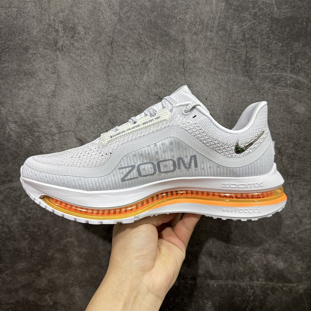 图片[2]-【XE纯原版】Nike Pegasus Premium Airscape 舒适百搭减震防滑耐磨透气 低帮跑步鞋 男女款灰橙    目前市场最强品质 原版购入开发 一切材质配件均匀原版一致 完美版型 高端玩家必推版本 高价零售必推版本 欢迎对比市面任意版本‼️ 这双鞋简直是时尚与科技的完美融合。 经典黑色鞋面，质感爆棚，搭配超亮眼的银色大勾子，瞬间成为街头焦点。 鞋侧独特小吊牌，细节满满，个性直接拉满。  脚下的全掌气垫更是亮点，红黑配色超吸睛，不仅颜值在线，缓震性能更是一绝。 不管是日常出街还是慢跑锻炼，都能给双脚极致舒适体验。  码数超全，36 – 46 码任你选！别犹豫啦，穿上它，轻松走出潮流范，开启你的时尚运动新旅程！   #独家原包 原底原料 开模打造  #原厂鞋标 高精密准度  #原楦原纸板开发 匹配原版98%以上  #后跟弧度 正确呈现  #原厂皮料 质感无敌  #皮料切割干净 无任何毛边 清洁度细节完美  货号：HQ2592-002 码段：36-46-选品中心