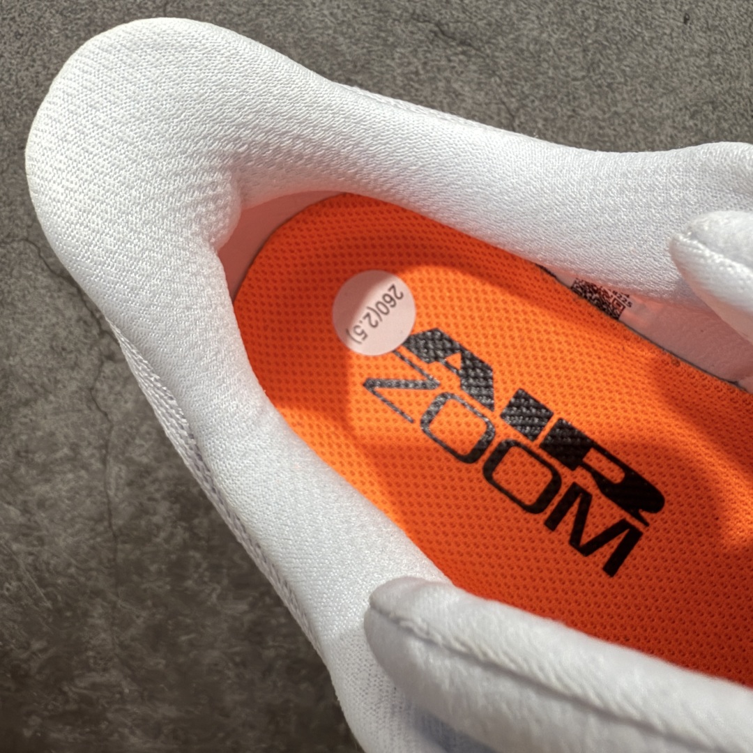 图片[8]-【XE纯原版】Nike Pegasus Premium Airscape 舒适百搭减震防滑耐磨透气 低帮跑步鞋 男女款灰橙    目前市场最强品质 原版购入开发 一切材质配件均匀原版一致 完美版型 高端玩家必推版本 高价零售必推版本 欢迎对比市面任意版本‼️ 这双鞋简直是时尚与科技的完美融合。 经典黑色鞋面，质感爆棚，搭配超亮眼的银色大勾子，瞬间成为街头焦点。 鞋侧独特小吊牌，细节满满，个性直接拉满。  脚下的全掌气垫更是亮点，红黑配色超吸睛，不仅颜值在线，缓震性能更是一绝。 不管是日常出街还是慢跑锻炼，都能给双脚极致舒适体验。  码数超全，36 – 46 码任你选！别犹豫啦，穿上它，轻松走出潮流范，开启你的时尚运动新旅程！   #独家原包 原底原料 开模打造  #原厂鞋标 高精密准度  #原楦原纸板开发 匹配原版98%以上  #后跟弧度 正确呈现  #原厂皮料 质感无敌  #皮料切割干净 无任何毛边 清洁度细节完美  货号：HQ2592-002 码段：36-46-选品中心