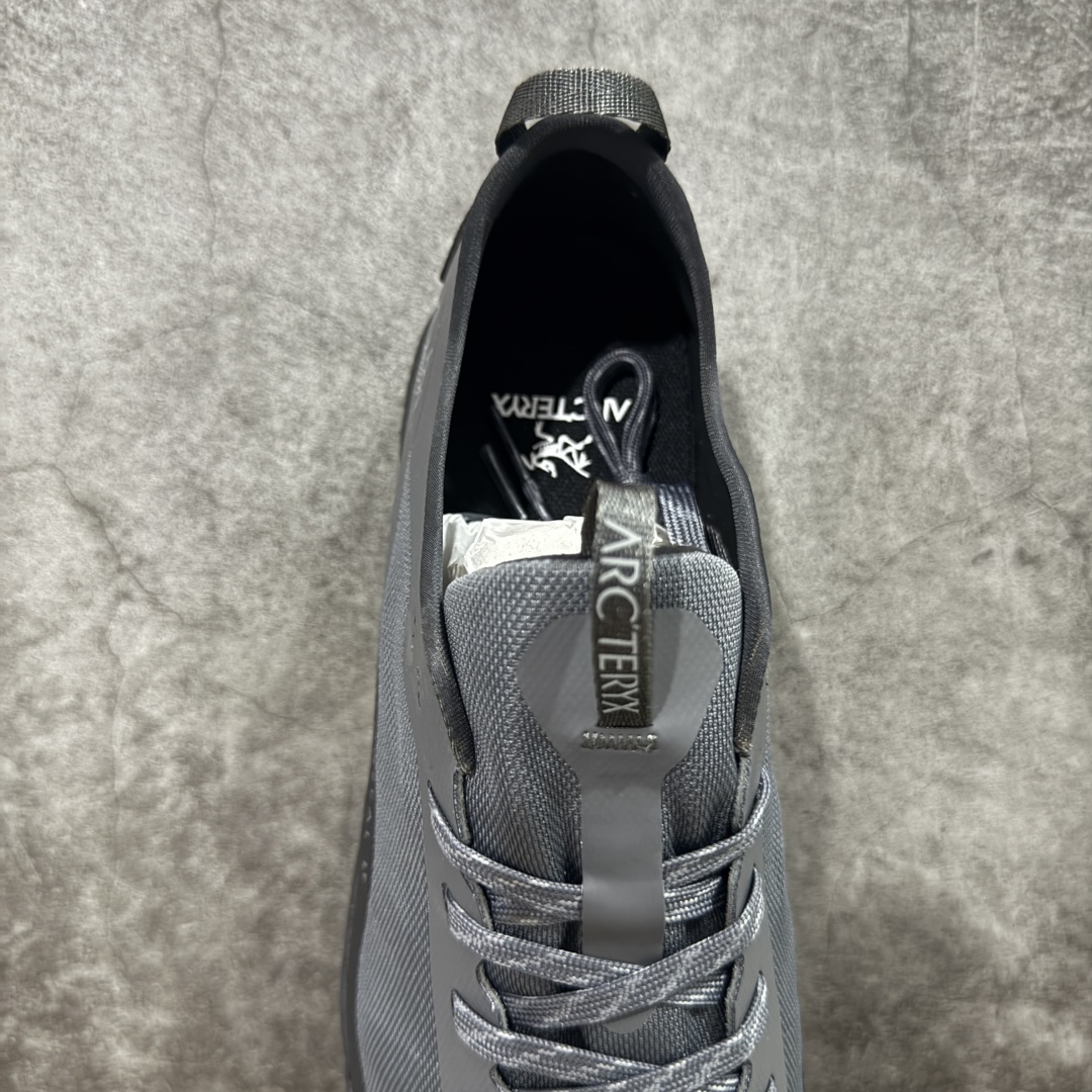 图片[8]-【升级版】ARC‘TERYX始祖鸟 KONSEAL LT 轻量 登山鞋 夏季透气款 徒步 攀岩 徒步户外休闲鞋 代购指定版本 原数据开发 不掉标 正确高频字体 鸟爪细节完美 区别市场公版货 错误字体货 上脚舒适轻便无负重感 四季百搭 始祖鸟 KONSEAL LT轻量户外鞋，这双鞋，不仅仅可以穿着逛街上班，更可以穿着徒步旅游甚至攀岩！说实话，没多少人真的会去攀岩，经我们试穿，这双鞋，日常穿也是非常舒服轻便！搭配日常的衣服完全不违和！结构中底TPU底盘，保护双脚。配置3D模具保护双脚+一体化系带系统，鞋面防撕裂网布、TPU保护膜和牛巴革合成面料，喜欢放心入！这种类型的鞋子咱们家超难得遇到一次，喜欢一定不要错过 尺码：39-45-选品中心