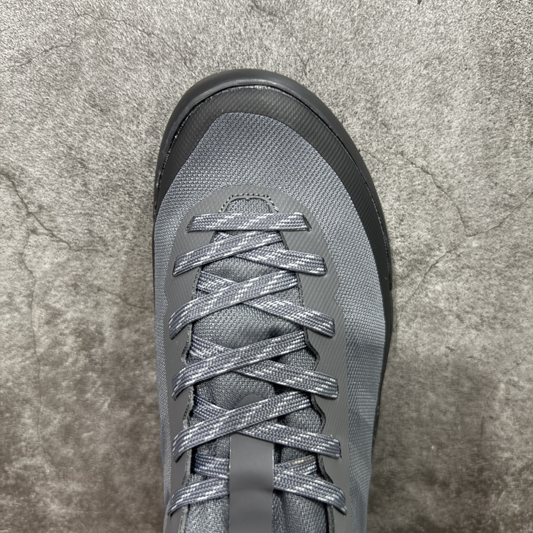 图片[5]-【升级版】ARC‘TERYX始祖鸟 KONSEAL LT 轻量 登山鞋 夏季透气款 徒步 攀岩 徒步户外休闲鞋 代购指定版本 原数据开发 不掉标 正确高频字体 鸟爪细节完美 区别市场公版货 错误字体货 上脚舒适轻便无负重感 四季百搭 始祖鸟 KONSEAL LT轻量户外鞋，这双鞋，不仅仅可以穿着逛街上班，更可以穿着徒步旅游甚至攀岩！说实话，没多少人真的会去攀岩，经我们试穿，这双鞋，日常穿也是非常舒服轻便！搭配日常的衣服完全不违和！结构中底TPU底盘，保护双脚。配置3D模具保护双脚+一体化系带系统，鞋面防撕裂网布、TPU保护膜和牛巴革合成面料，喜欢放心入！这种类型的鞋子咱们家超难得遇到一次，喜欢一定不要错过 尺码：39-45-选品中心