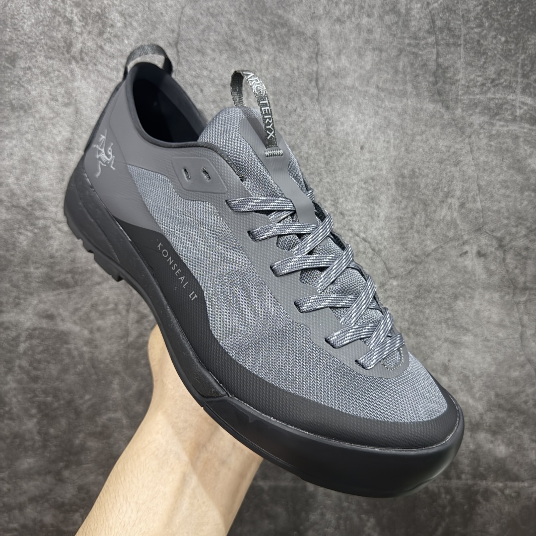 图片[3]-【升级版】ARC‘TERYX始祖鸟 KONSEAL LT 轻量 登山鞋 夏季透气款 徒步 攀岩 徒步户外休闲鞋 代购指定版本 原数据开发 不掉标 正确高频字体 鸟爪细节完美 区别市场公版货 错误字体货 上脚舒适轻便无负重感 四季百搭 始祖鸟 KONSEAL LT轻量户外鞋，这双鞋，不仅仅可以穿着逛街上班，更可以穿着徒步旅游甚至攀岩！说实话，没多少人真的会去攀岩，经我们试穿，这双鞋，日常穿也是非常舒服轻便！搭配日常的衣服完全不违和！结构中底TPU底盘，保护双脚。配置3D模具保护双脚+一体化系带系统，鞋面防撕裂网布、TPU保护膜和牛巴革合成面料，喜欢放心入！这种类型的鞋子咱们家超难得遇到一次，喜欢一定不要错过 尺码：39-45-选品中心