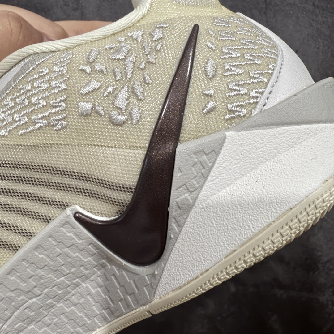 图片[9]-【灭世纯原】NK Sabrina 2 萨布丽娜二代签名减震防滑低帮篮球鞋 椰奶色 FZ1517-102 革新登场🌪🔝颠覆革新出货‼️缓震配置独家革新！实战属性直接拉满👊🏻实战天花板上限再度提升！实战亲测-性能体验吊打国产同价位鞋款 ⚫️前掌扇形zoom➕增配中足抗扭片➕增配后掌马蹄ZOOM气垫（正品仅配置前掌扇形zoom） 完美解决 正品抗扭不足问题 ⚫️采用科比5代鞋楦以及龙骨数据打造！前后落差仅6mm！小科5实至名归！ ⚫️鞋身➕鞋头增配高频补强层，提升鞋头以及脚踝支撑性 ⚫️鞋垫采用高弹缓震垫材质-磨合一场直接贴合脚型☑️ ⚫️外底加厚2mm，升级止滑配方，磨合一次，抓地原地起飞 后卫旗舰有且只在灭世纯原（支持市场任意货品正面PK） 真材实料，肉眼可见！革新升级绝非空穴来风！灭世纯原内外兼修，用态度诠释最强实战货品👊🏻 尺码：39-46（尺码建议：标准亚洲楦 无需大半码）-选品中心