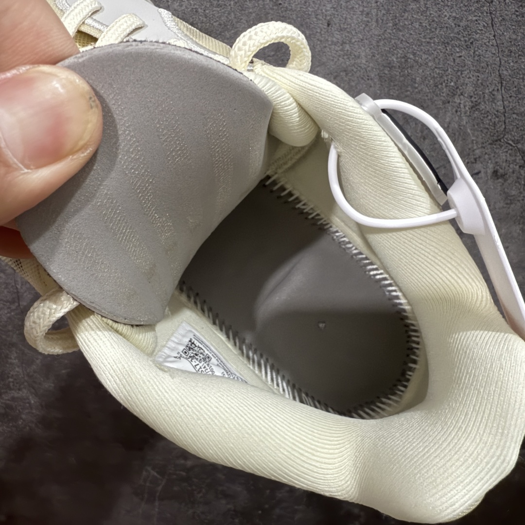 图片[8]-【灭世纯原】NK Sabrina 2 萨布丽娜二代签名减震防滑低帮篮球鞋 椰奶色 FZ1517-102 革新登场🌪🔝颠覆革新出货‼️缓震配置独家革新！实战属性直接拉满👊🏻实战天花板上限再度提升！实战亲测-性能体验吊打国产同价位鞋款 ⚫️前掌扇形zoom➕增配中足抗扭片➕增配后掌马蹄ZOOM气垫（正品仅配置前掌扇形zoom） 完美解决 正品抗扭不足问题 ⚫️采用科比5代鞋楦以及龙骨数据打造！前后落差仅6mm！小科5实至名归！ ⚫️鞋身➕鞋头增配高频补强层，提升鞋头以及脚踝支撑性 ⚫️鞋垫采用高弹缓震垫材质-磨合一场直接贴合脚型☑️ ⚫️外底加厚2mm，升级止滑配方，磨合一次，抓地原地起飞 后卫旗舰有且只在灭世纯原（支持市场任意货品正面PK） 真材实料，肉眼可见！革新升级绝非空穴来风！灭世纯原内外兼修，用态度诠释最强实战货品👊🏻 尺码：39-46（尺码建议：标准亚洲楦 无需大半码）-选品中心