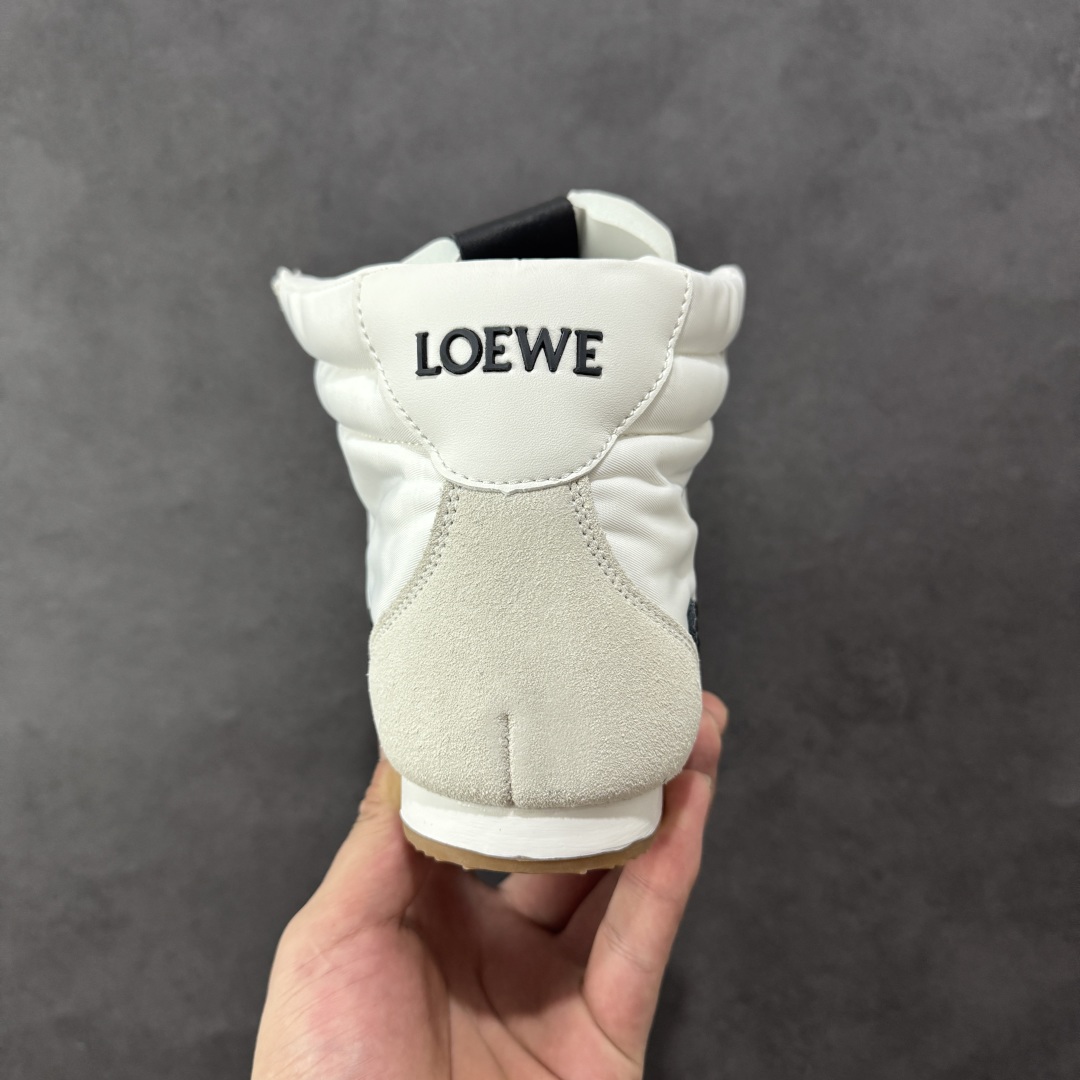 图片[4]-【公司级】Loewe Ballet Runner 2.0系列罗意威 高帮 阿甘复古风德训薄底百搭休闲运动鞋 不对称鞋头设计 袜状内部结构 轻盈橡胶外底延伸至鞋头 后跟标签饰有注塑橡胶 LOEWE 标志 升级原楦型开发纸版 全手工拉帮工艺成型 采用反绒牛皮革拼接头层皮饰片 鞋面材质 鞋身原装高密度防刮尼龙面料 极好柔软效果 双层乳胶缓震鞋垫 外部搭配轻量 EVA缓震组合橡胶防滑片装外底 尺码：36-39-选品中心
