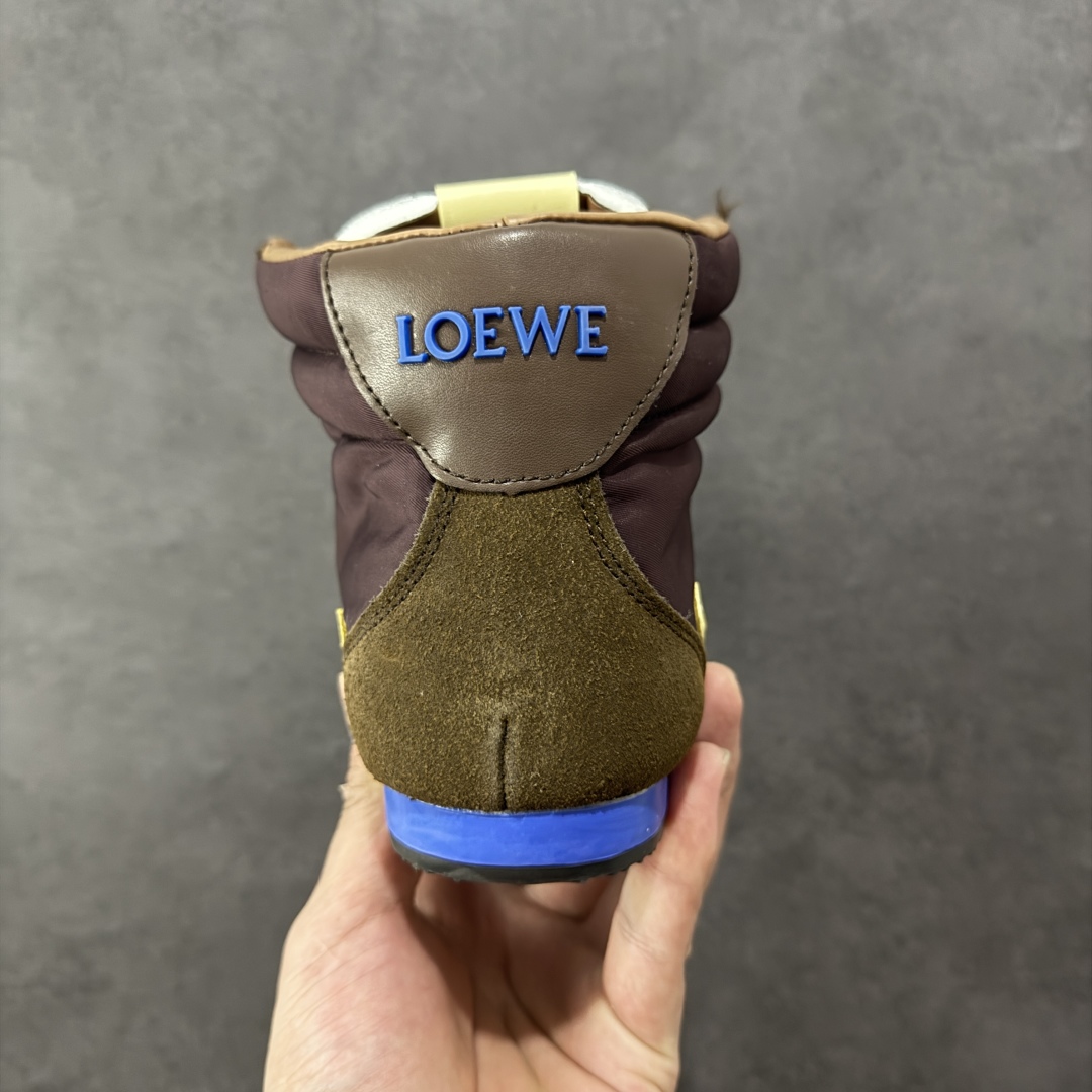 图片[4]-【公司级】Loewe Ballet Runner 2.0系列罗意威 高帮 阿甘复古风德训薄底百搭休闲运动鞋 不对称鞋头设计 袜状内部结构 轻盈橡胶外底延伸至鞋头 后跟标签饰有注塑橡胶 LOEWE 标志 升级原楦型开发纸版 全手工拉帮工艺成型 采用反绒牛皮革拼接头层皮饰片 鞋面材质 鞋身原装高密度防刮尼龙面料 极好柔软效果 双层乳胶缓震鞋垫 外部搭配轻量 EVA缓震组合橡胶防滑片装外底 尺码：36-39-选品中心