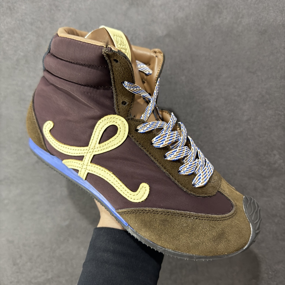 图片[3]-【公司级】Loewe Ballet Runner 2.0系列罗意威 高帮 阿甘复古风德训薄底百搭休闲运动鞋 不对称鞋头设计 袜状内部结构 轻盈橡胶外底延伸至鞋头 后跟标签饰有注塑橡胶 LOEWE 标志 升级原楦型开发纸版 全手工拉帮工艺成型 采用反绒牛皮革拼接头层皮饰片 鞋面材质 鞋身原装高密度防刮尼龙面料 极好柔软效果 双层乳胶缓震鞋垫 外部搭配轻量 EVA缓震组合橡胶防滑片装外底 尺码：36-39-选品中心