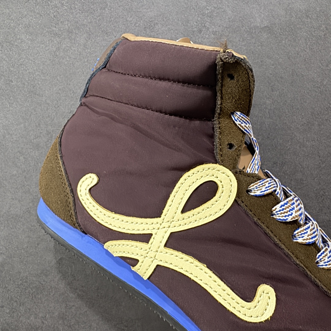 图片[6]-【公司级】Loewe Ballet Runner 2.0系列罗意威 高帮 阿甘复古风德训薄底百搭休闲运动鞋 不对称鞋头设计 袜状内部结构 轻盈橡胶外底延伸至鞋头 后跟标签饰有注塑橡胶 LOEWE 标志 升级原楦型开发纸版 全手工拉帮工艺成型 采用反绒牛皮革拼接头层皮饰片 鞋面材质 鞋身原装高密度防刮尼龙面料 极好柔软效果 双层乳胶缓震鞋垫 外部搭配轻量 EVA缓震组合橡胶防滑片装外底 尺码：36-39-选品中心