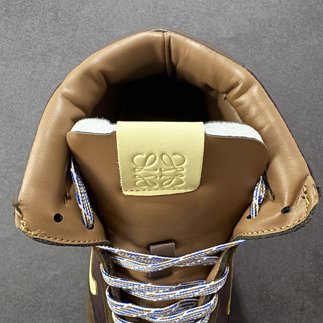 图片[7]-【公司级】Loewe Ballet Runner 2.0系列罗意威 高帮 阿甘复古风德训薄底百搭休闲运动鞋 不对称鞋头设计 袜状内部结构 轻盈橡胶外底延伸至鞋头 后跟标签饰有注塑橡胶 LOEWE 标志 升级原楦型开发纸版 全手工拉帮工艺成型 采用反绒牛皮革拼接头层皮饰片 鞋面材质 鞋身原装高密度防刮尼龙面料 极好柔软效果 双层乳胶缓震鞋垫 外部搭配轻量 EVA缓震组合橡胶防滑片装外底 尺码：36-39-选品中心