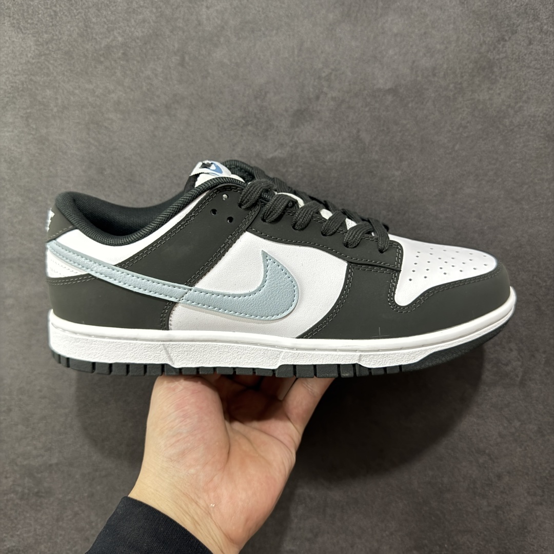 【YC纯原】Nike Dunk Low 黑白蓝 此款以简约大方的造型设计 给人以随性休闲的时尚格调 穿着舒适轻便运动灵活自如满足日常个性穿搭 货号: IB3079 100 尺码: 40 40.5 41 42 42.5 43 44 44.5 45 46-选品中心