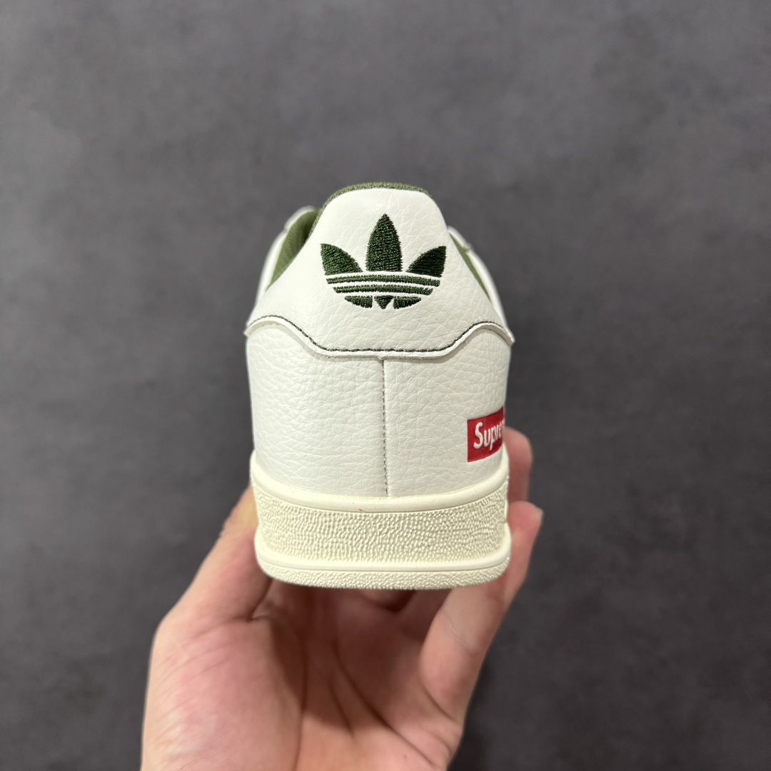 图片[4]-【定制版】adidas originals Samba OG x Supreme 灰白绿 桑巴舞系列复古经典轻便板鞋 此款以简约大方的造型设计 给人以随性休闲的时尚格调 穿着舒适轻便，运动灵活自如 满足日常个性穿搭 货号：XD6188 103 尺码：36 36.5 37 38 38.5 39 40 40.5 41 42 42.5 43 44 44.5 45-选品中心