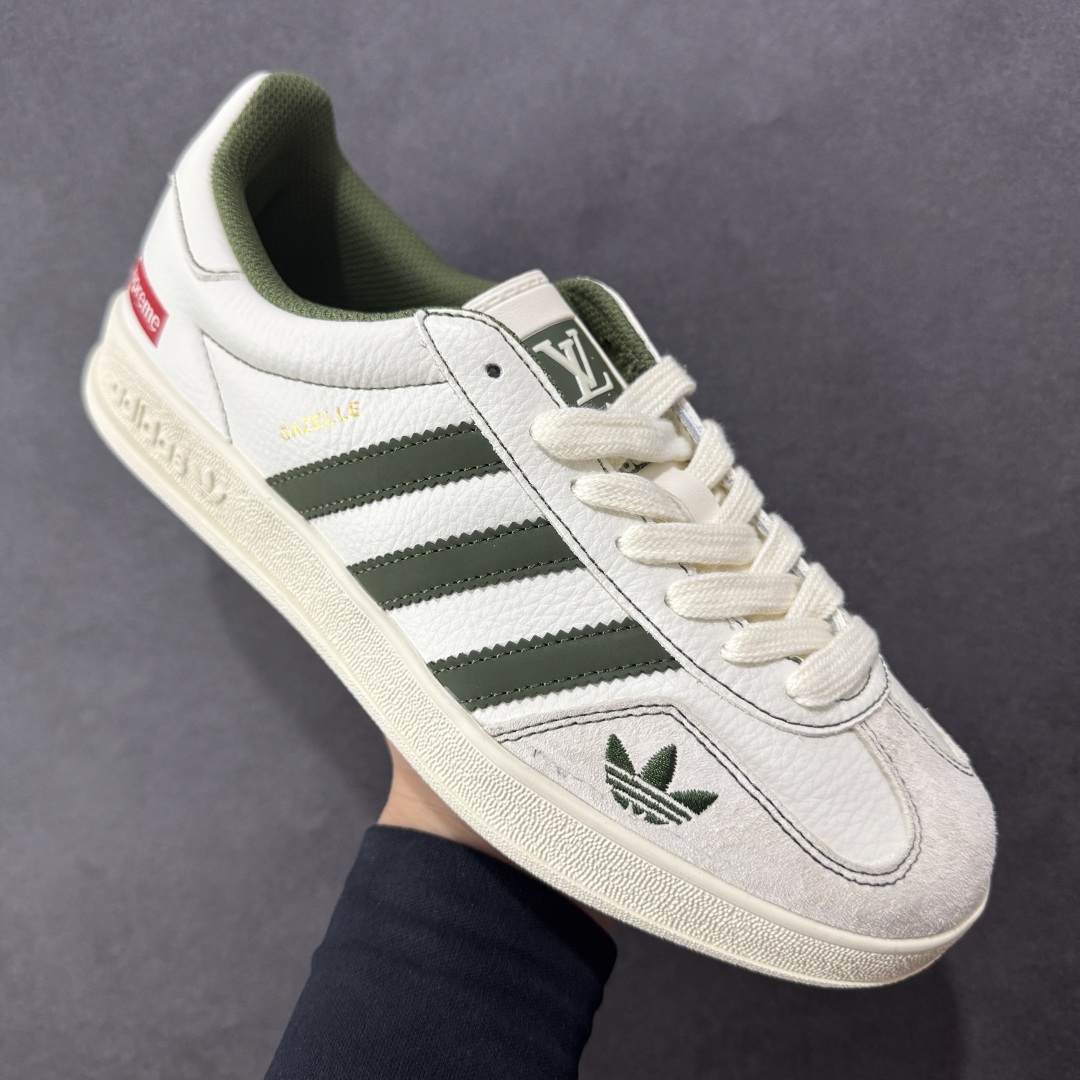 图片[3]-【定制版】adidas originals Samba OG x Supreme 灰白绿 桑巴舞系列复古经典轻便板鞋 此款以简约大方的造型设计 给人以随性休闲的时尚格调 穿着舒适轻便，运动灵活自如 满足日常个性穿搭 货号：XD6188 103 尺码：36 36.5 37 38 38.5 39 40 40.5 41 42 42.5 43 44 44.5 45-选品中心