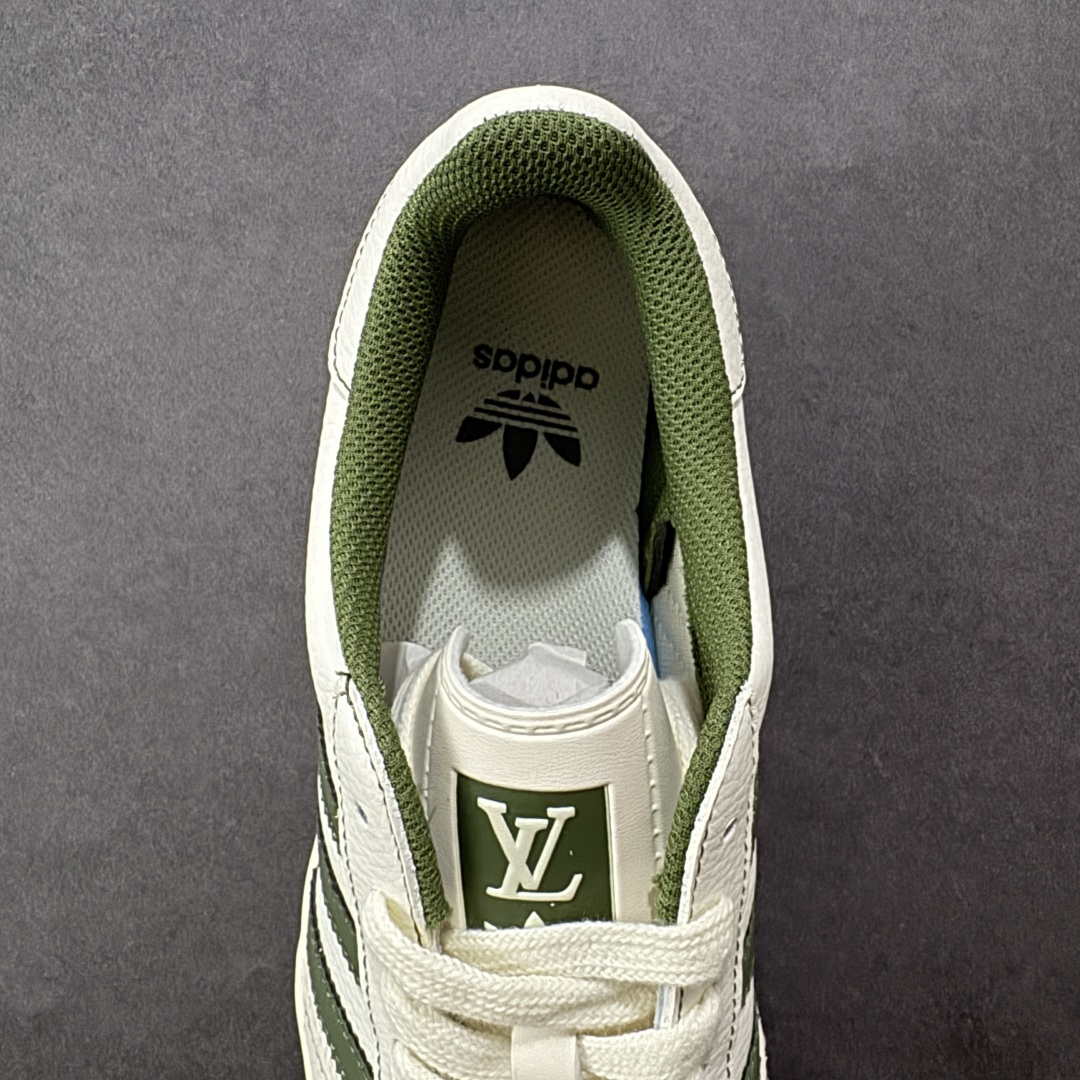 图片[7]-【定制版】adidas originals Samba OG x Supreme 灰白绿 桑巴舞系列复古经典轻便板鞋 此款以简约大方的造型设计 给人以随性休闲的时尚格调 穿着舒适轻便，运动灵活自如 满足日常个性穿搭 货号：XD6188 103 尺码：36 36.5 37 38 38.5 39 40 40.5 41 42 42.5 43 44 44.5 45-选品中心