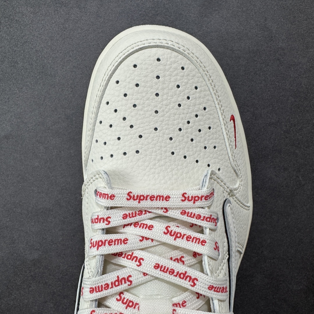 图片[8]-【定制版】Travis Scott x Fragment Design x Air Jordan 1 Low OG SP AJ1 乔1 Supreme联名 米白水晶 低帮文化休闲板鞋 XX3168-188 #多方联名合作融合了Travis Scott 独特的音乐风格，藤原浩个性的设计风格以及Jordan品牌的经典元素 使其成为一双具有独特身份和价值的鞋子 清新而立体的外观加上联名标识更突出了其独特身份 这种配色方案显示出活力和时尚感 在视觉上引人注目 鞋身的质感和细腻的细节处理使其显得高端而格调十足 这款“倒钩”联名是设计与创意完美结合 融合多方的个性风格是一款备受瞩目的潮流鞋款 尺码：36 36.5 37.5 38 38.5 39 40 40.5 41 42 42.5 43 44 44.5 45-选品中心