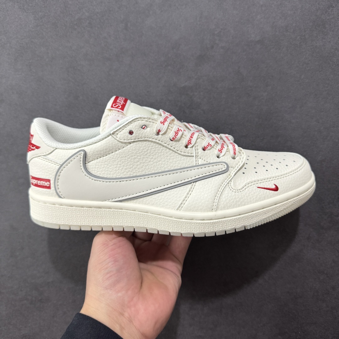 【定制版】Travis Scott x Fragment Design x Air Jordan 1 Low OG SP AJ1 乔1 Supreme联名 米白水晶 低帮文化休闲板鞋 XX3168-188 #多方联名合作融合了Travis Scott 独特的音乐风格，藤原浩个性的设计风格以及Jordan品牌的经典元素 使其成为一双具有独特身份和价值的鞋子 清新而立体的外观加上联名标识更突出了其独特身份 这种配色方案显示出活力和时尚感 在视觉上引人注目 鞋身的质感和细腻的细节处理使其显得高端而格调十足 这款“倒钩”联名是设计与创意完美结合 融合多方的个性风格是一款备受瞩目的潮流鞋款 尺码：36 36.5 37.5 38 38.5 39 40 40.5 41 42 42.5 43 44 44.5 45-选品中心