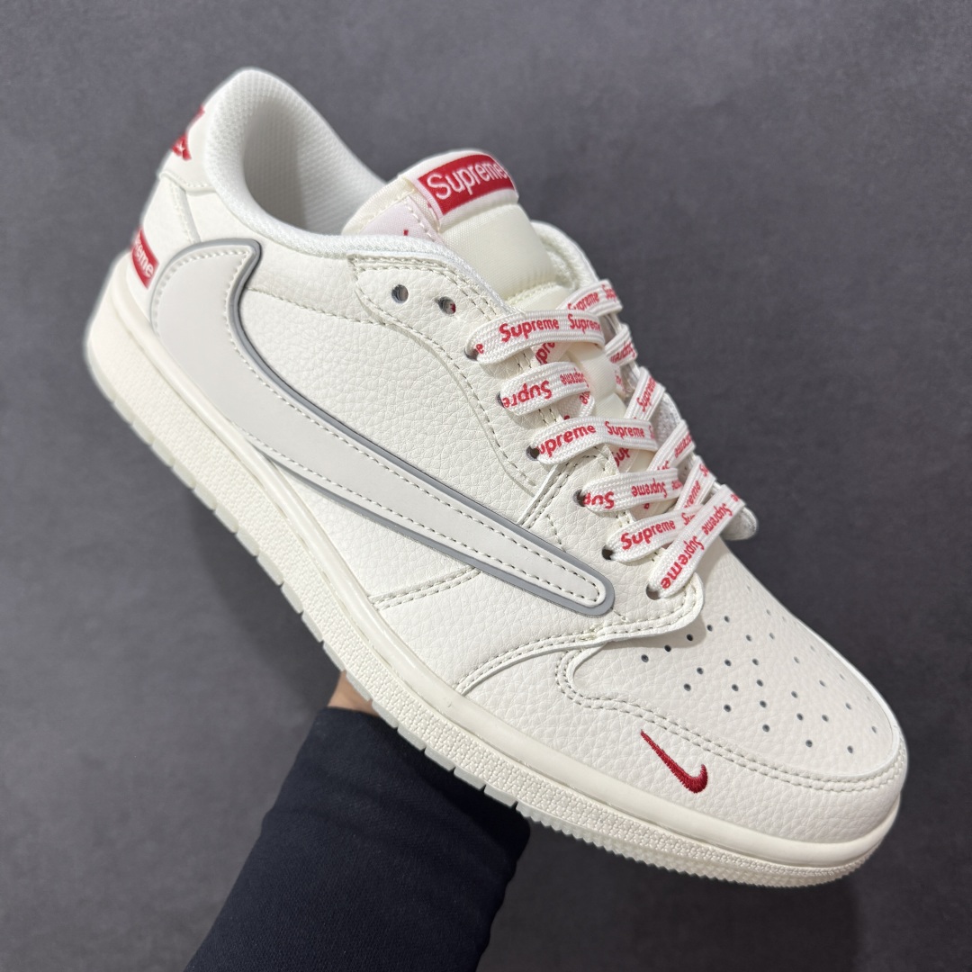 图片[3]-【定制版】Travis Scott x Fragment Design x Air Jordan 1 Low OG SP AJ1 乔1 Supreme联名 米白水晶 低帮文化休闲板鞋 XX3168-188 #多方联名合作融合了Travis Scott 独特的音乐风格，藤原浩个性的设计风格以及Jordan品牌的经典元素 使其成为一双具有独特身份和价值的鞋子 清新而立体的外观加上联名标识更突出了其独特身份 这种配色方案显示出活力和时尚感 在视觉上引人注目 鞋身的质感和细腻的细节处理使其显得高端而格调十足 这款“倒钩”联名是设计与创意完美结合 融合多方的个性风格是一款备受瞩目的潮流鞋款 尺码：36 36.5 37.5 38 38.5 39 40 40.5 41 42 42.5 43 44 44.5 45-选品中心