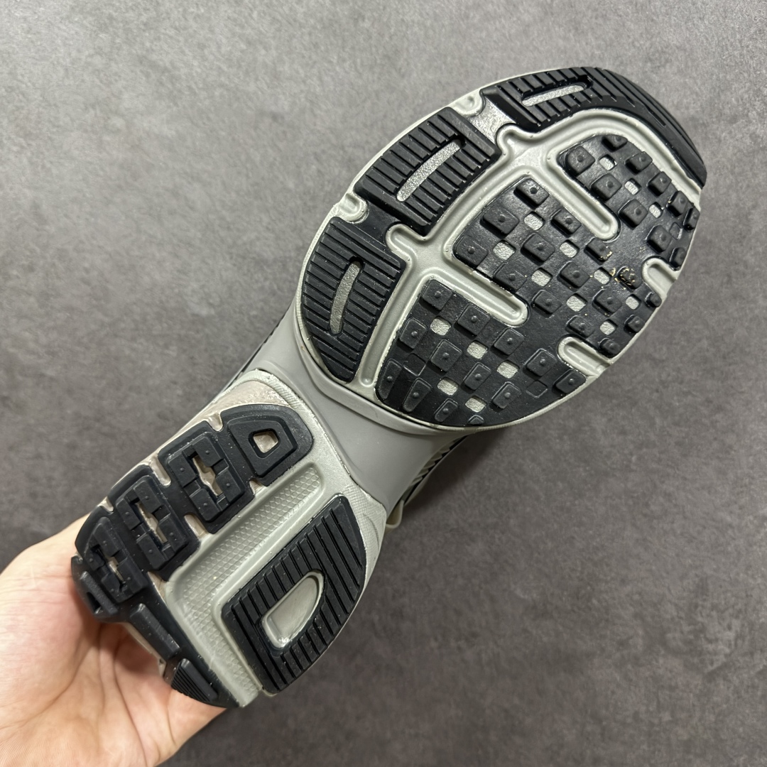 图片[9]-【公司级】NK V2k Runtekk 复古老爹鞋跑步鞋 HQ1678-200 材质上使用大面积网眼 皮革 TPU 组成 支撑和透气性肯定不错 中底处由 Cushlon 泡绵打造 保证在压马路时可以提供优秀脚感 并通过一手做旧氧化效果突出复古感 中底造型很容易让大家联想到巴黎世家3XL 增高效果同样不能忽视 尺码：36-45-选品中心