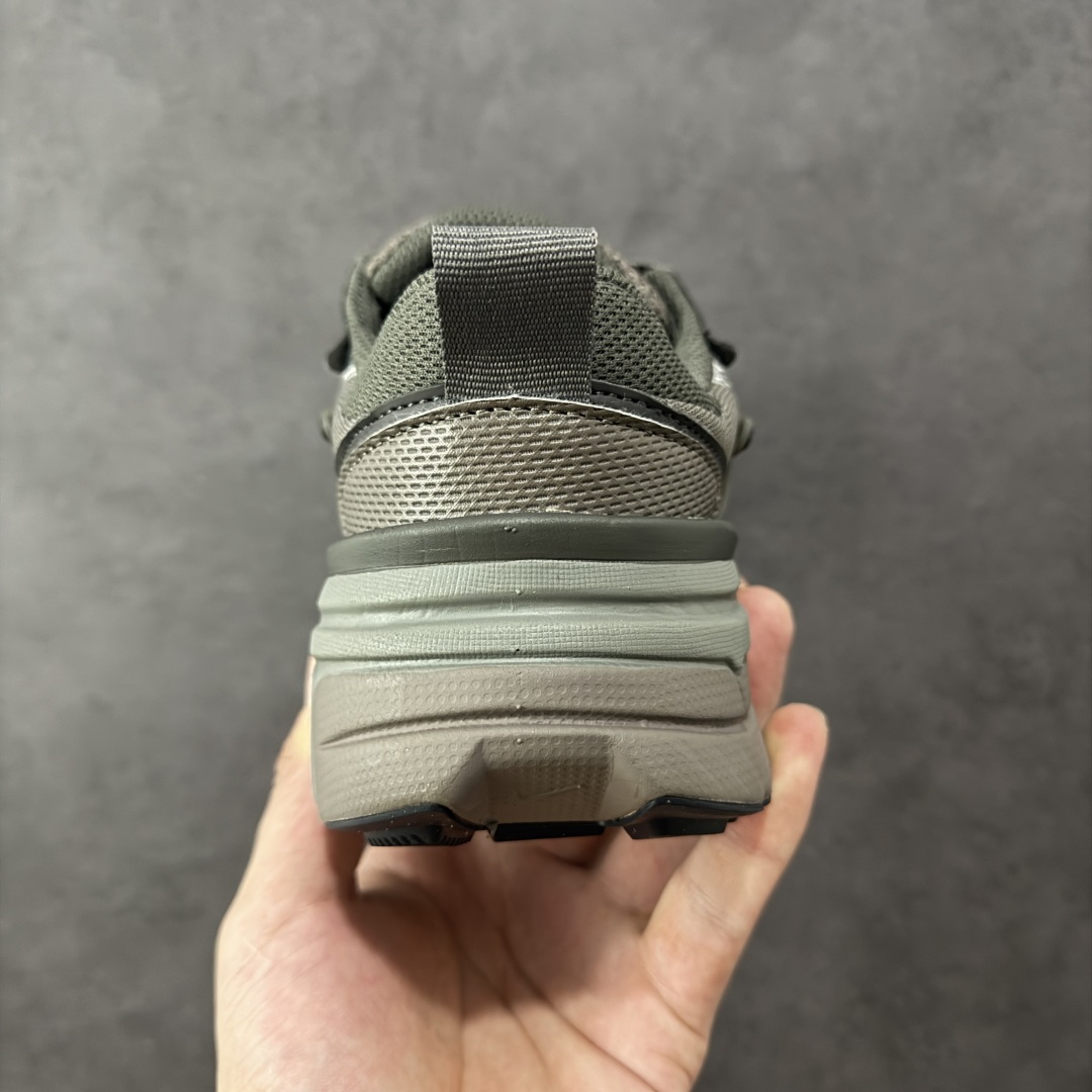 图片[4]-【公司级】NK V2k Runtekk 复古老爹鞋跑步鞋 HQ1678-200 材质上使用大面积网眼 皮革 TPU 组成 支撑和透气性肯定不错 中底处由 Cushlon 泡绵打造 保证在压马路时可以提供优秀脚感 并通过一手做旧氧化效果突出复古感 中底造型很容易让大家联想到巴黎世家3XL 增高效果同样不能忽视 尺码：36-45-选品中心