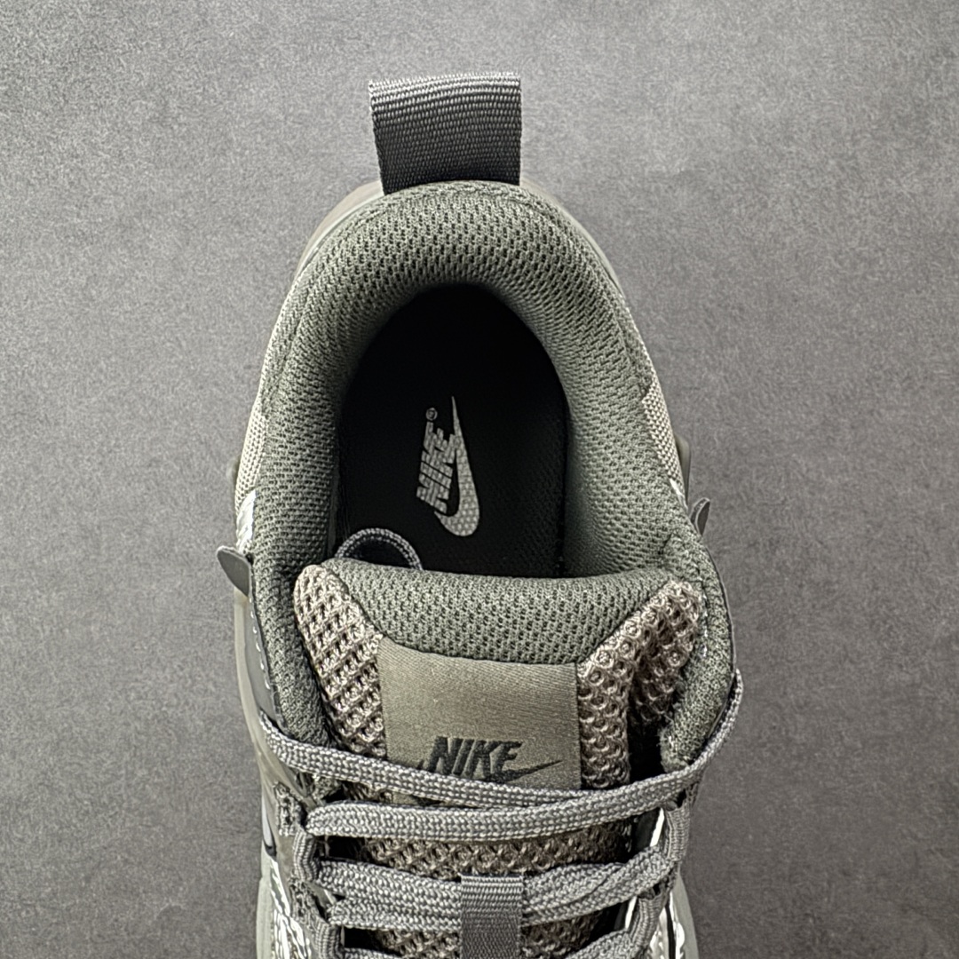 图片[7]-【公司级】NK V2k Runtekk 复古老爹鞋跑步鞋 HQ1678-200 材质上使用大面积网眼 皮革 TPU 组成 支撑和透气性肯定不错 中底处由 Cushlon 泡绵打造 保证在压马路时可以提供优秀脚感 并通过一手做旧氧化效果突出复古感 中底造型很容易让大家联想到巴黎世家3XL 增高效果同样不能忽视 尺码：36-45-选品中心