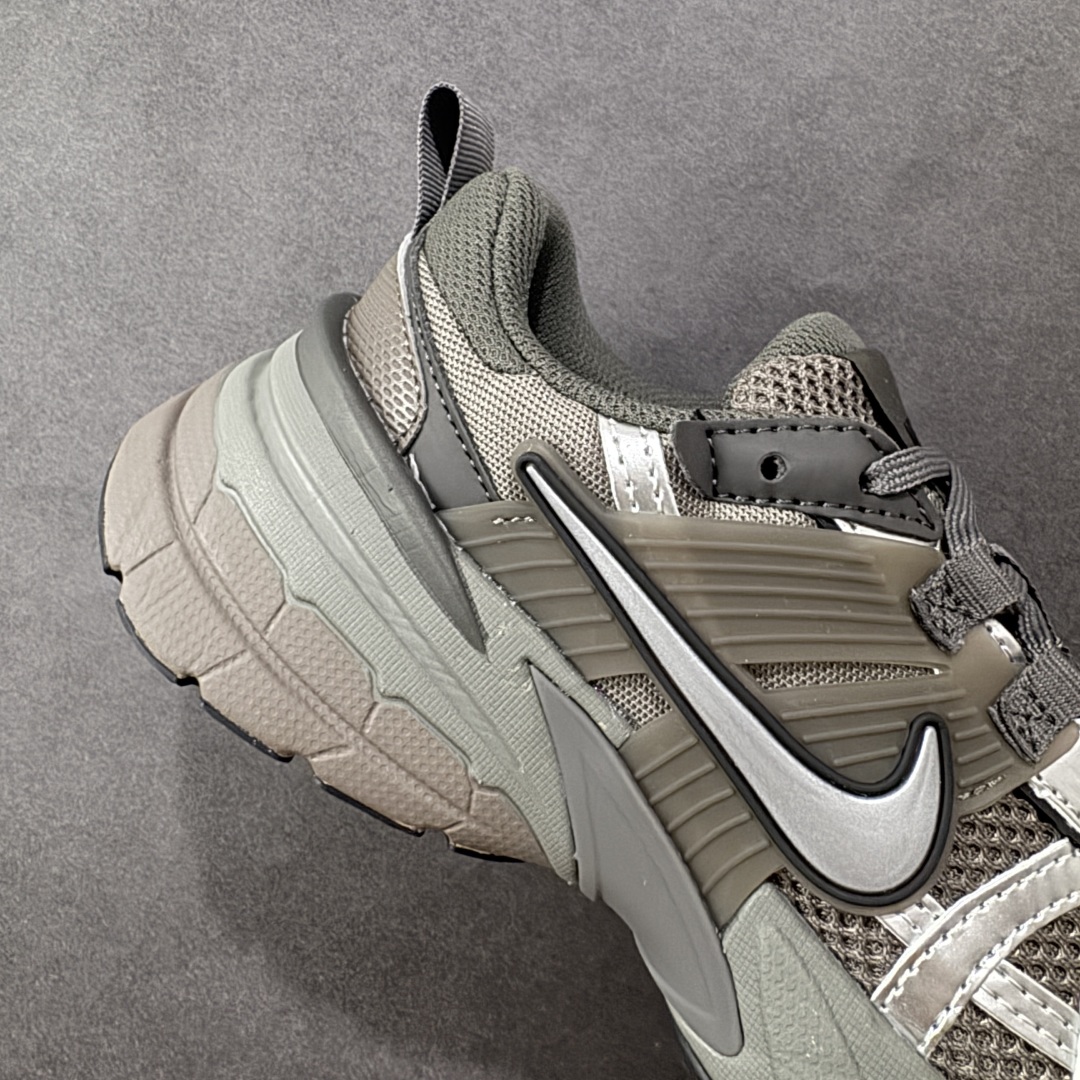 图片[6]-【公司级】NK V2k Runtekk 复古老爹鞋跑步鞋 HQ1678-200 材质上使用大面积网眼 皮革 TPU 组成 支撑和透气性肯定不错 中底处由 Cushlon 泡绵打造 保证在压马路时可以提供优秀脚感 并通过一手做旧氧化效果突出复古感 中底造型很容易让大家联想到巴黎世家3XL 增高效果同样不能忽视 尺码：36-45-选品中心