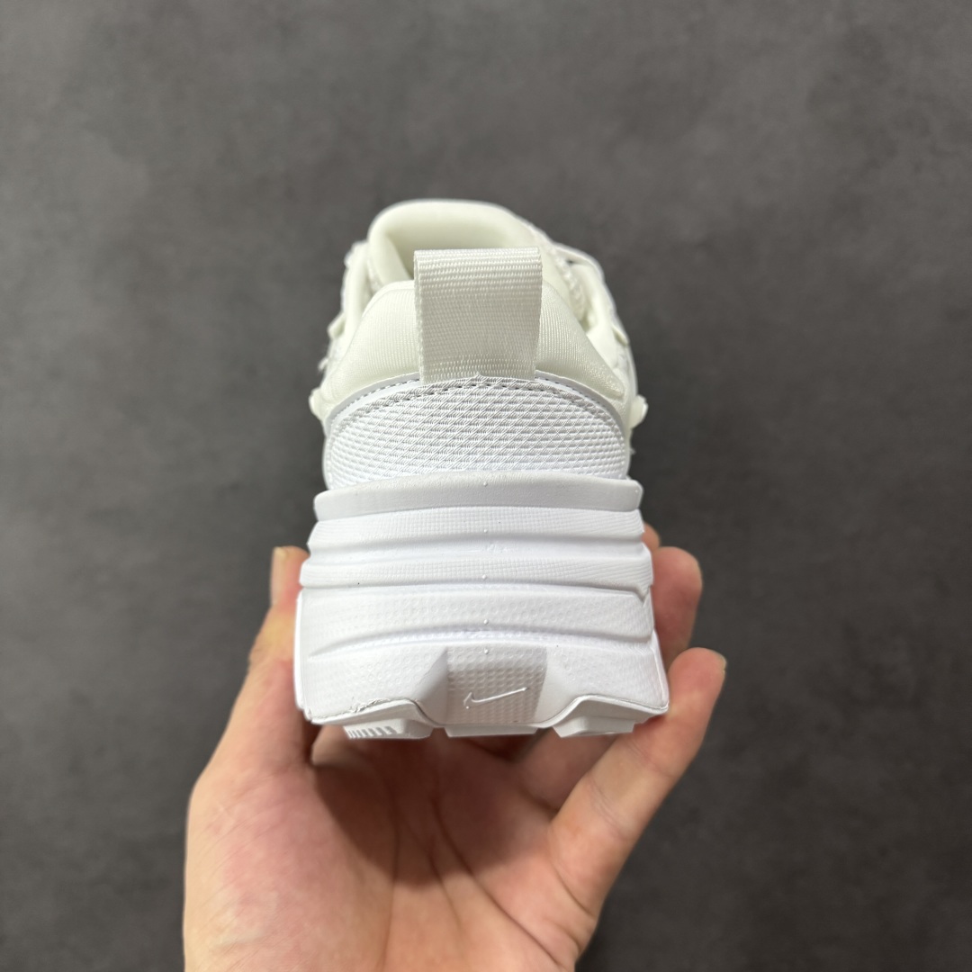 图片[4]-【公司级】NK V2k Runtekk 复古老爹鞋跑步鞋 FD0736-113 材质上使用大面积网眼 皮革 TPU 组成 支撑和透气性肯定不错 中底处由 Cushlon 泡绵打造 保证在压马路时可以提供优秀脚感 并通过一手做旧氧化效果突出复古感 中底造型很容易让大家联想到巴黎世家3XL 增高效果同样不能忽视 尺码：36-45-选品中心