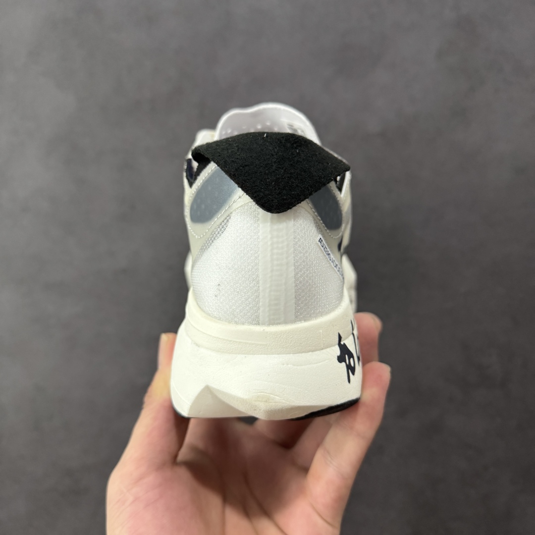 图片[4]-【HD真碳组合底】adidas Adizero Adios Pro 3 舒适百搭减震防滑耐磨 低帮 碳板 马拉松跑步鞋 波士顿3代夏季透气网眼竞速跑鞋 GW7261 延续爪型玻璃纤维推进系统 进化为全掌式的ENERGY RODS 2.0 从脚跟到脚趾的一体成形设计 强化整体推进力 提升速度表现 升级透气鞋面更具支撑性 利用ENGINEERED MESH技术进行不同密度织纹 强化支撑性 更使用50%以上的回收材料製成 减低塑料浪费 此外变薄的鞋舌为前掌提供更多空间 提供跑者更好的穿着感受 马牌轮胎大底耐磨性佳 大底全掌采用耐磨的Continental马牌轮胎大底 在各种环境下保有良好抓地力 尺码：36-45-选品中心