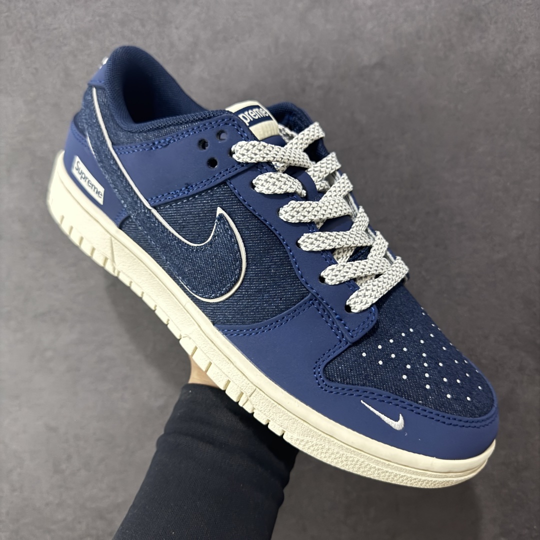 图片[3]-【定制版】Nike SB Dunk Low x Supreme 蓝黑小勾 纯原大厂出品 极力推荐 原装头层材料 独家版型蒸餾加工 帶來的是更好的视觉和脚感体验 大厂纯原品质出货 清洁度 电绣工艺 皮料切割干净无任何毛边 细节完美 货号：XD1588 222 尺码：36 36.5 37.5 38 38.5 39 40 40.5 41 42 42.5 43 44 44.5 45-选品中心