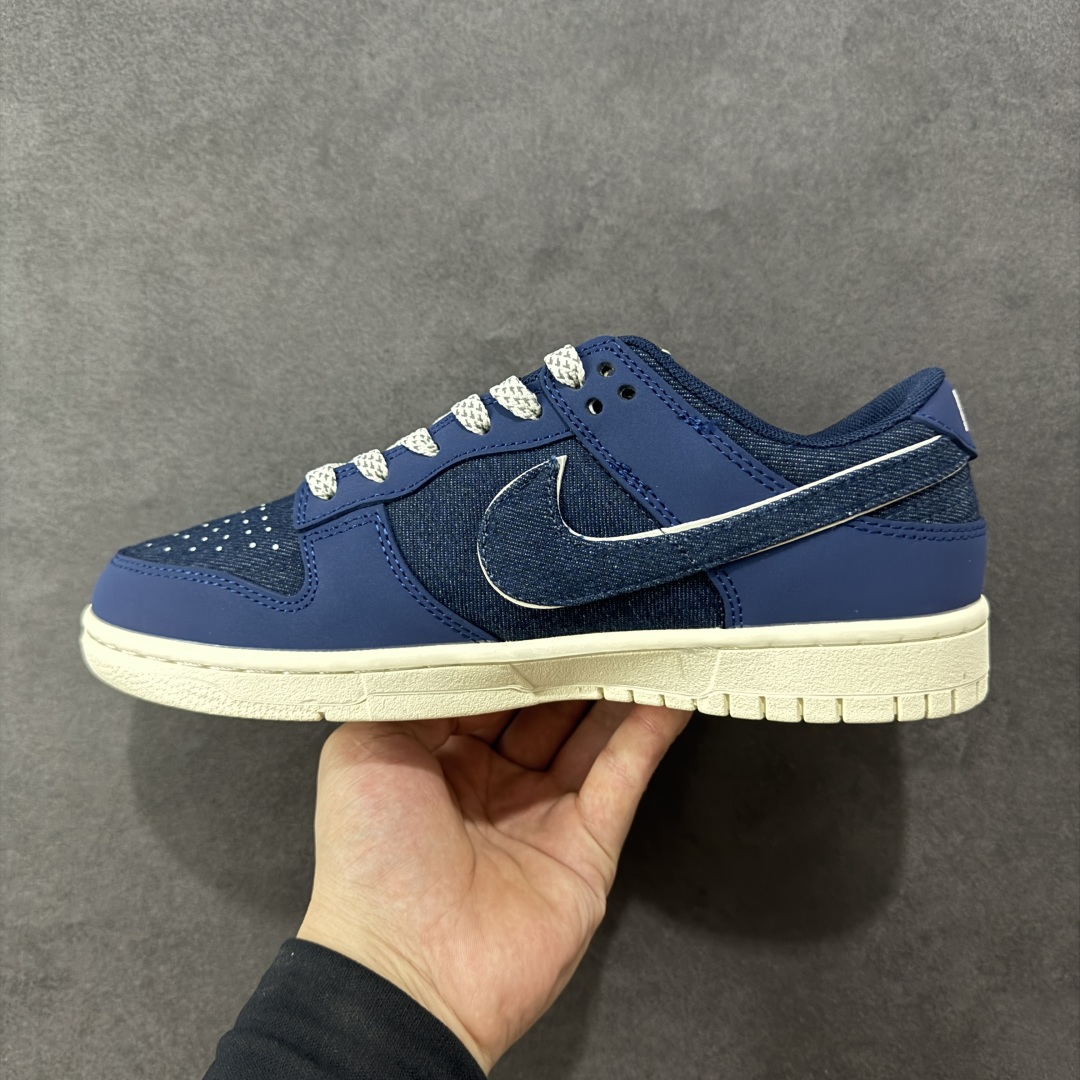 图片[2]-【定制版】Nike SB Dunk Low x Supreme 蓝黑小勾 纯原大厂出品 极力推荐 原装头层材料 独家版型蒸餾加工 帶來的是更好的视觉和脚感体验 大厂纯原品质出货 清洁度 电绣工艺 皮料切割干净无任何毛边 细节完美 货号：XD1588 222 尺码：36 36.5 37.5 38 38.5 39 40 40.5 41 42 42.5 43 44 44.5 45-选品中心