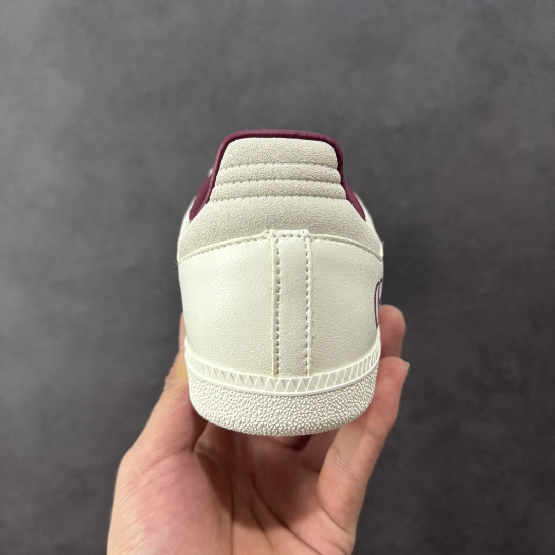 图片[4]-【定制版】adidas originals Samba OG x GUCCI 灰白红 桑巴舞系列复古经典轻便板鞋 此款以简约大方的造型设计 给人以随性休闲的时尚格调 穿着舒适轻便，运动灵活自如 满足日常个性穿搭 货号：GJ75802 尺码：36 36.5 37 38 38.5 39 40 40.5 41 42 42.5 43 44 44.5 45-选品中心