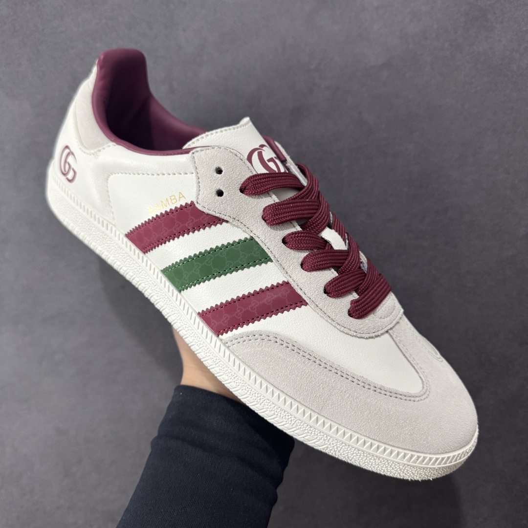 图片[3]-【定制版】adidas originals Samba OG x GUCCI 灰白红 桑巴舞系列复古经典轻便板鞋 此款以简约大方的造型设计 给人以随性休闲的时尚格调 穿着舒适轻便，运动灵活自如 满足日常个性穿搭 货号：GJ75802 尺码：36 36.5 37 38 38.5 39 40 40.5 41 42 42.5 43 44 44.5 45-选品中心
